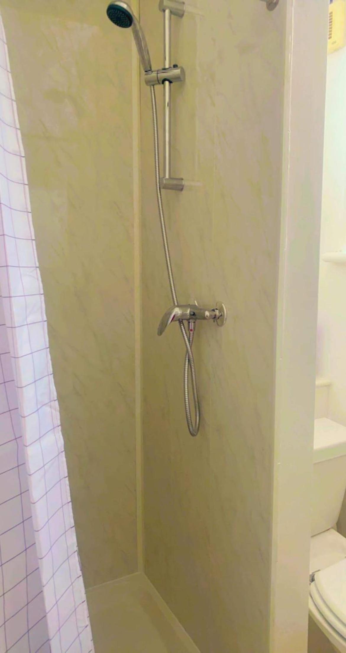 Entire Two Double Bedrooms Flat N4 view 3