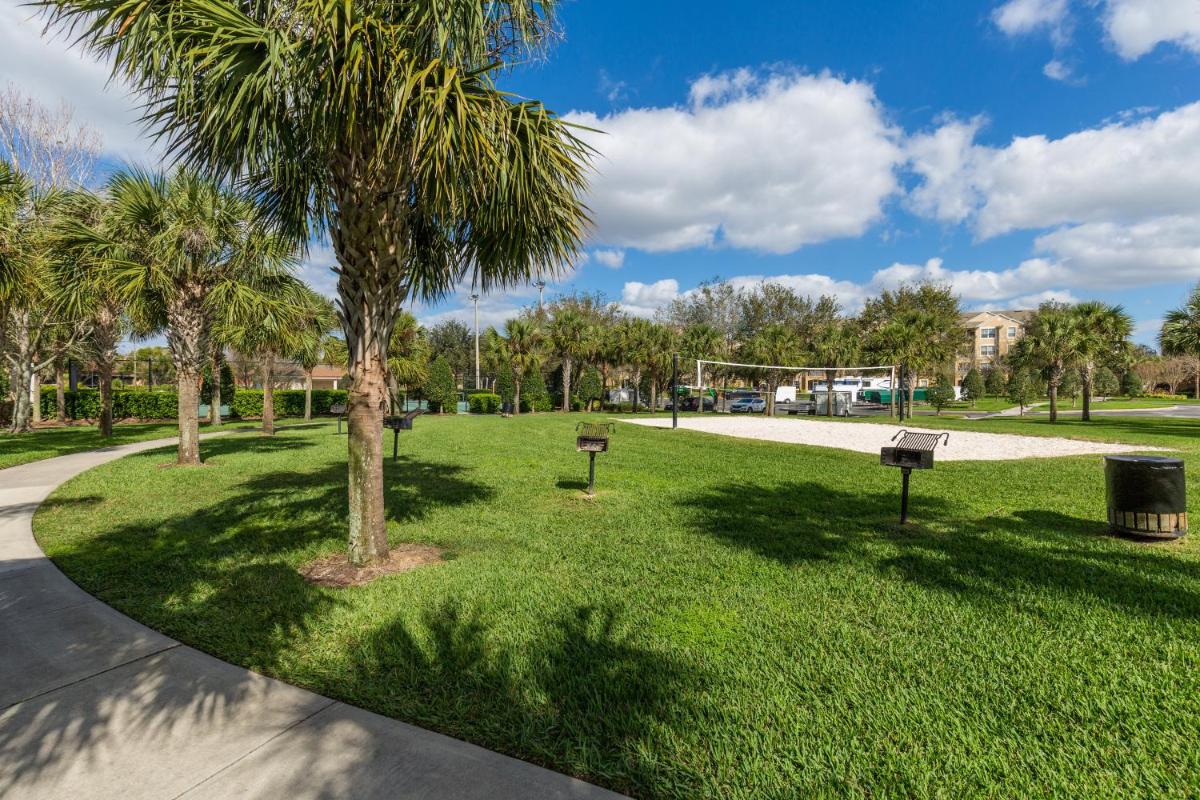 Updated LAKEVIEW Condo, Minutes from Disney