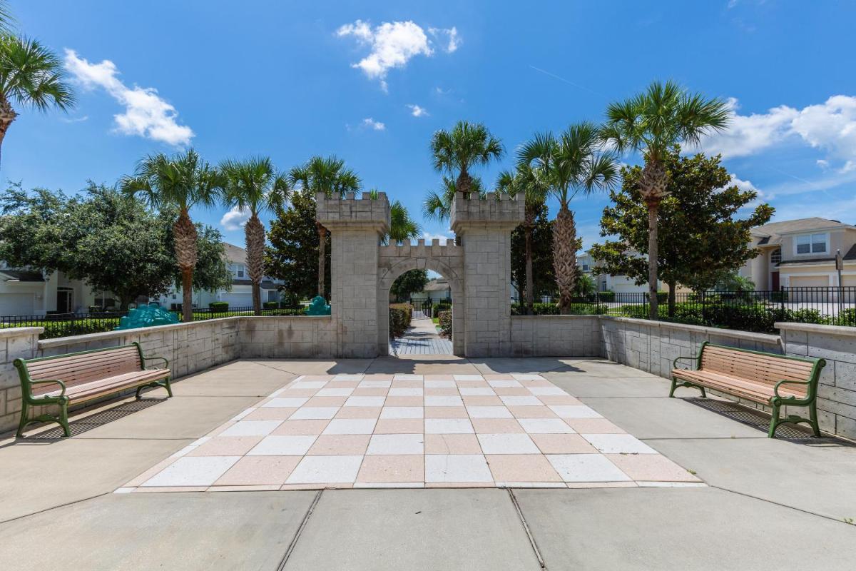 Updated LAKEVIEW Condo, Minutes from Disney