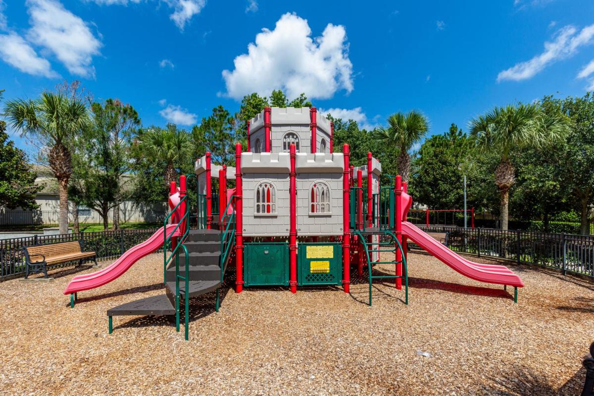 Updated LAKEVIEW Condo, Minutes from Disney