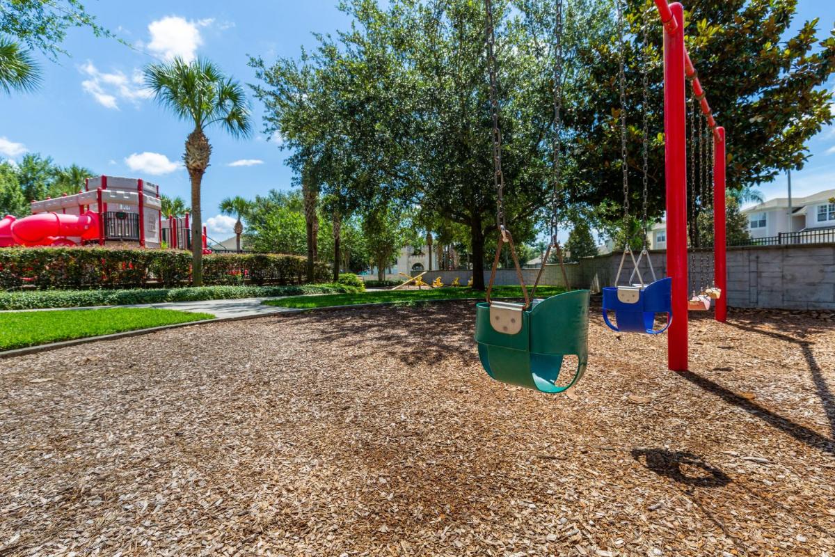 Updated LAKEVIEW Condo, Minutes from Disney