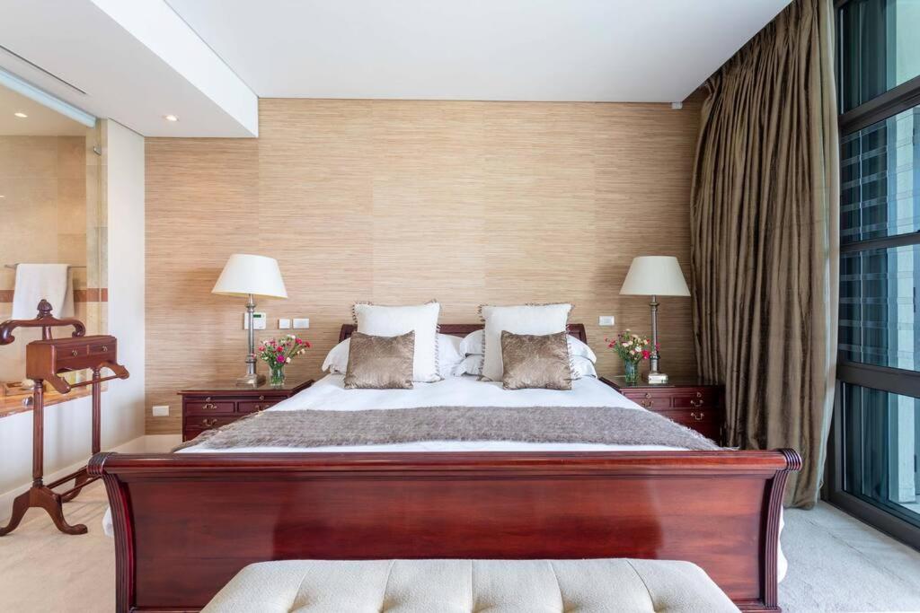 Outstanding V&A Marina Waterfront apartment