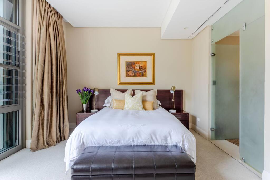 Outstanding V&A Marina Waterfront apartment