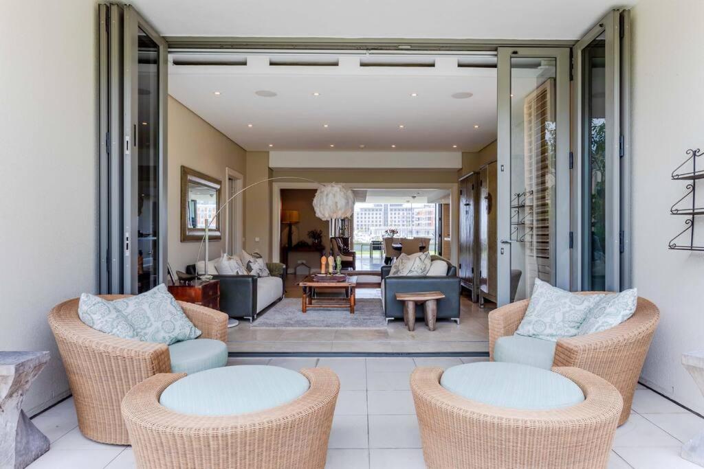 Outstanding V&A Marina Waterfront apartment