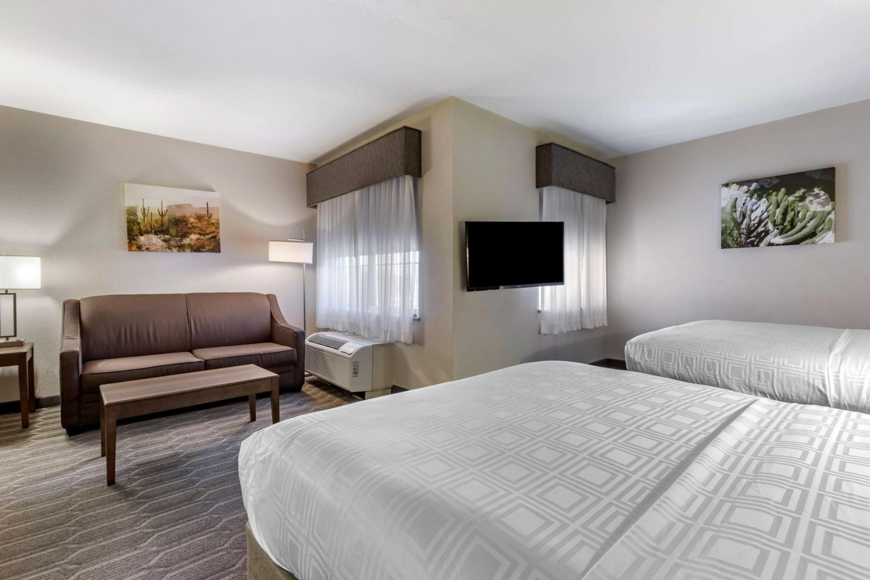 Phoenix Vacations - Best Western North Phoenix Hotel - Property Image 3