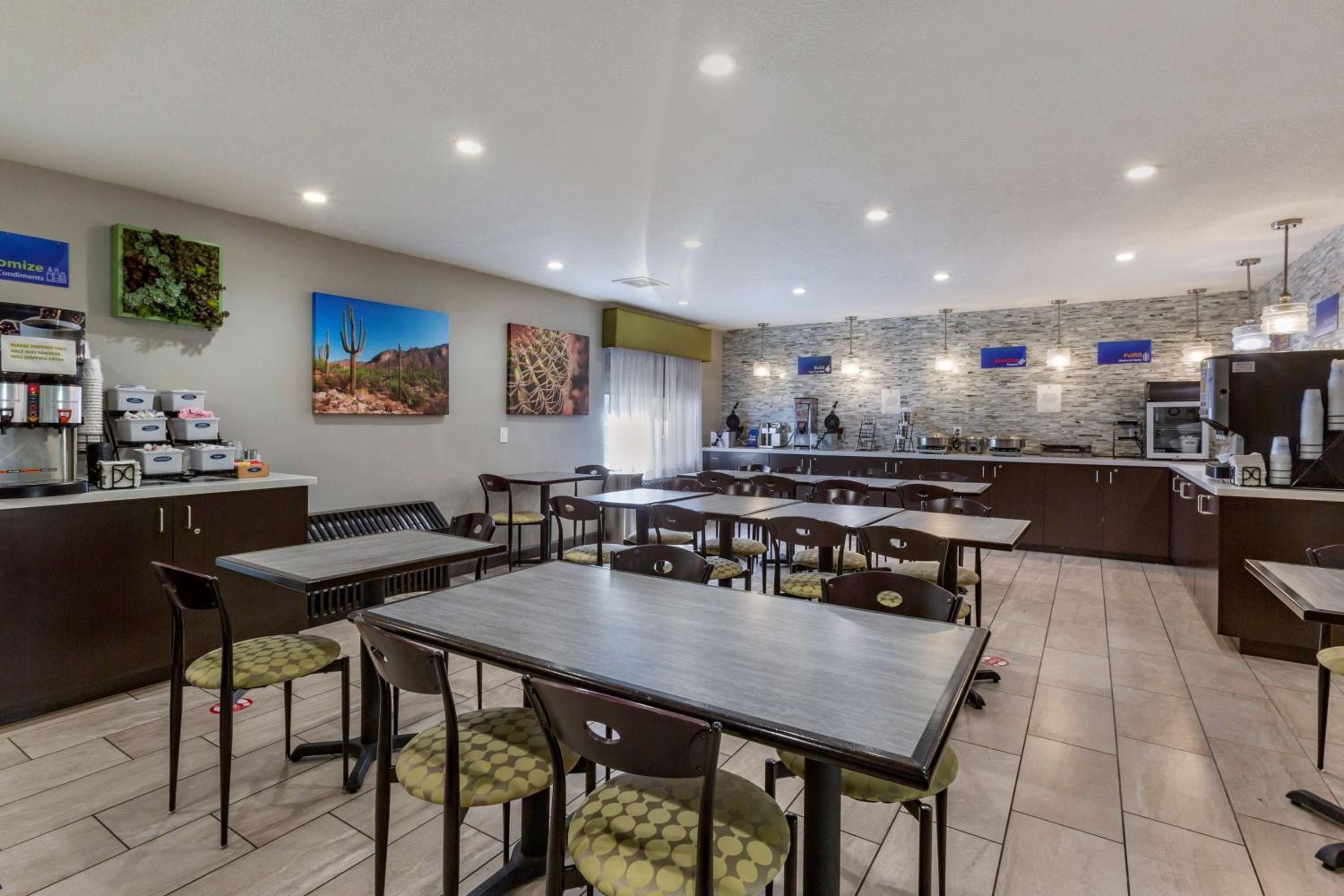 Phoenix Vacations - Best Western North Phoenix Hotel - Property Image 4