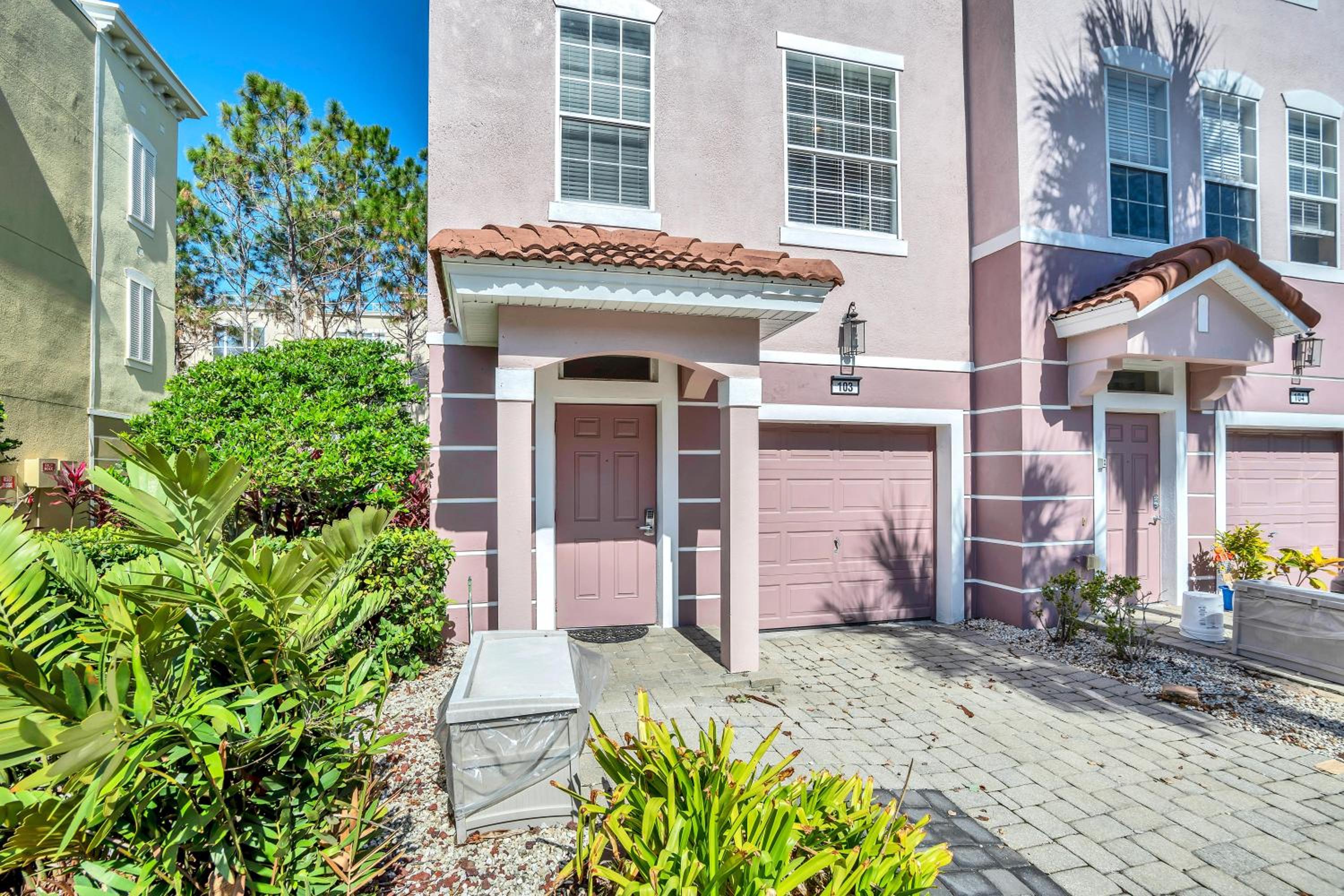NEWLY RENOVATED Townhome, Near Universal & I-Drive