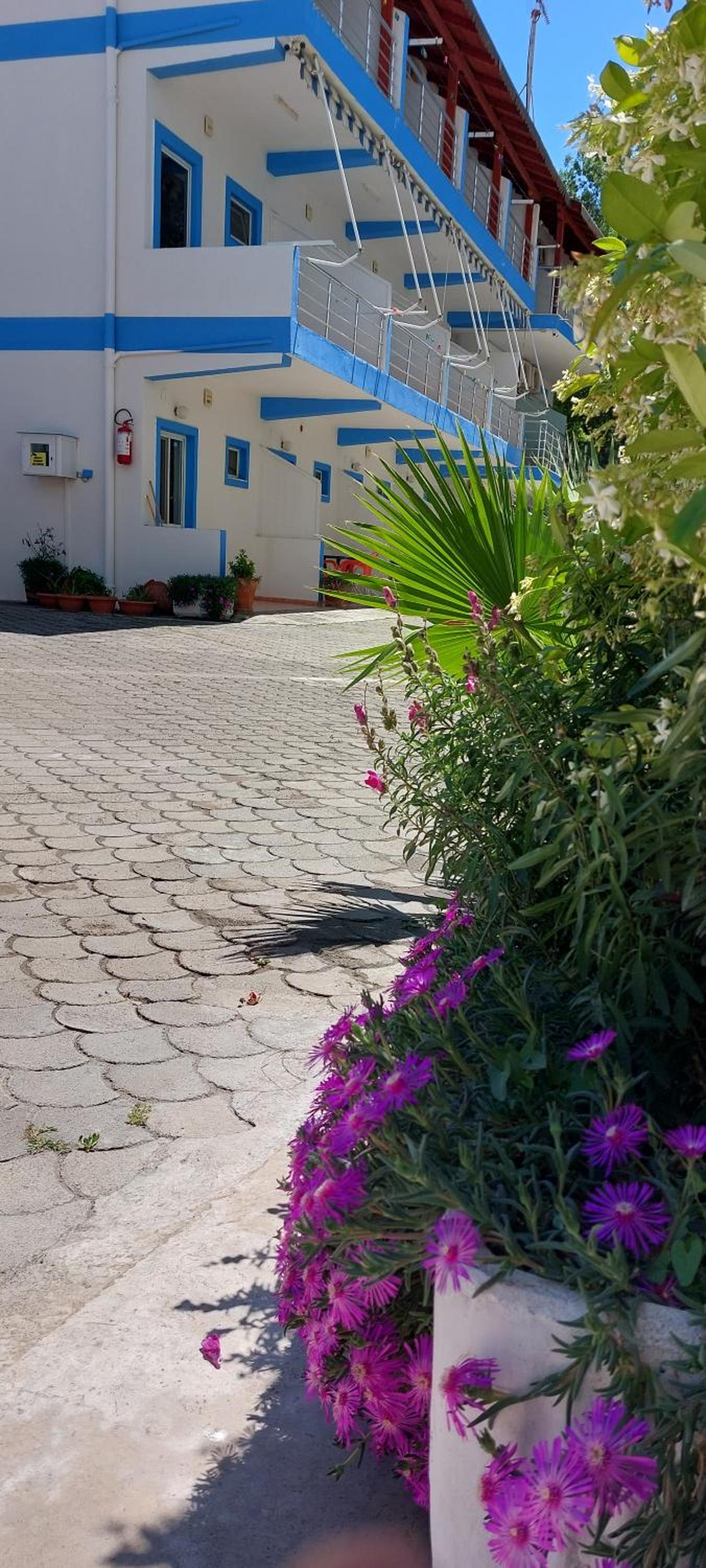 Rooms and Apartments Analipsi