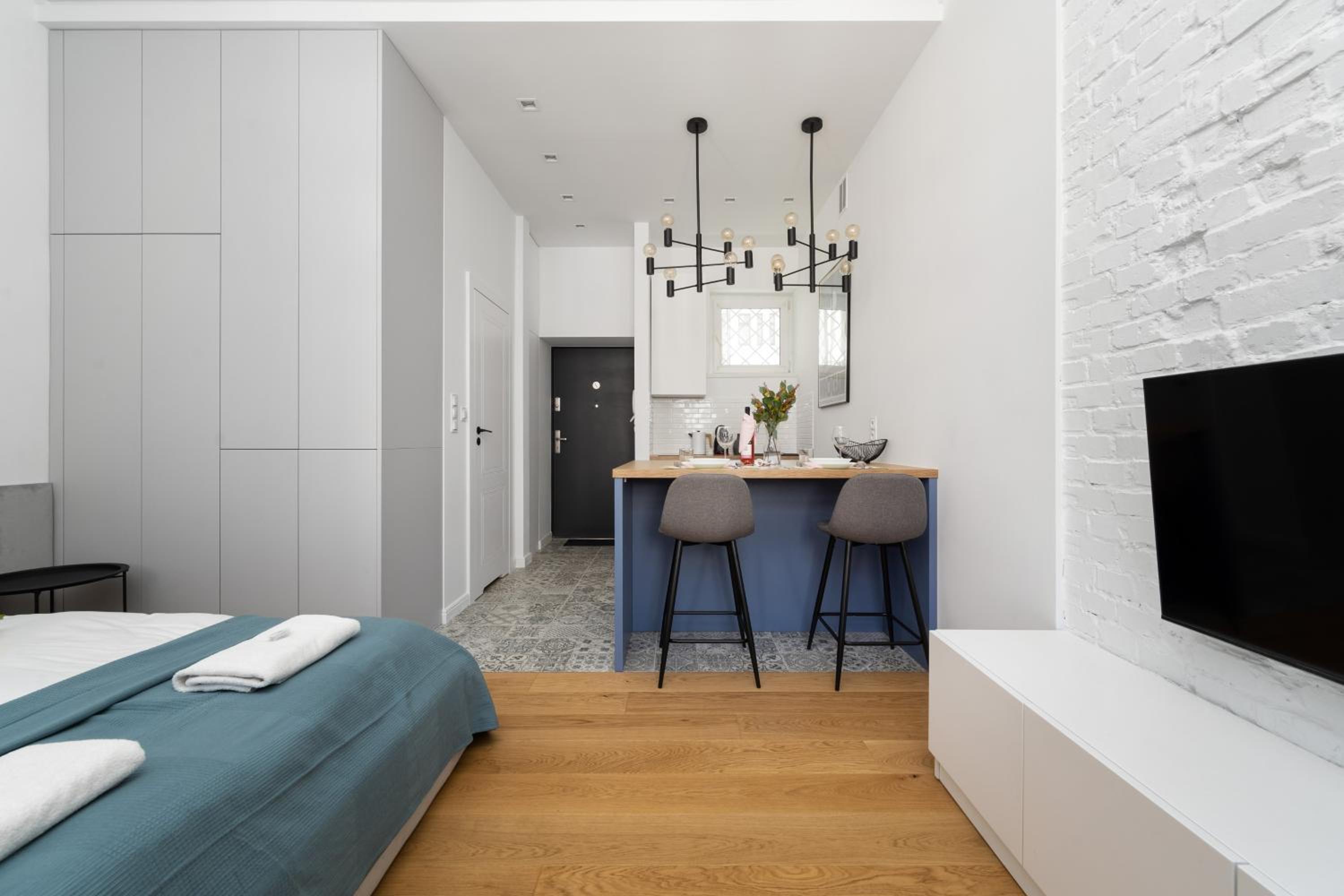 Old Town Studio by Renters view 3