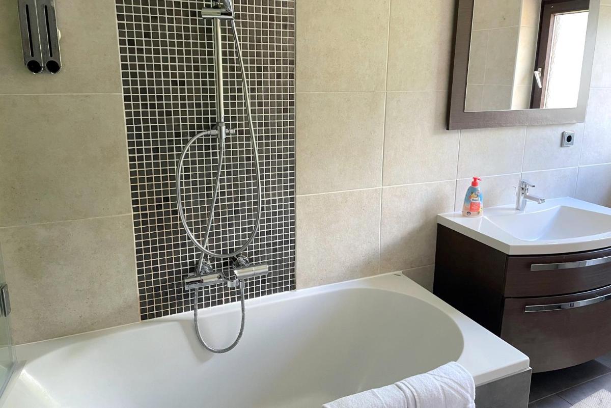Areit Apartments - Low Budget