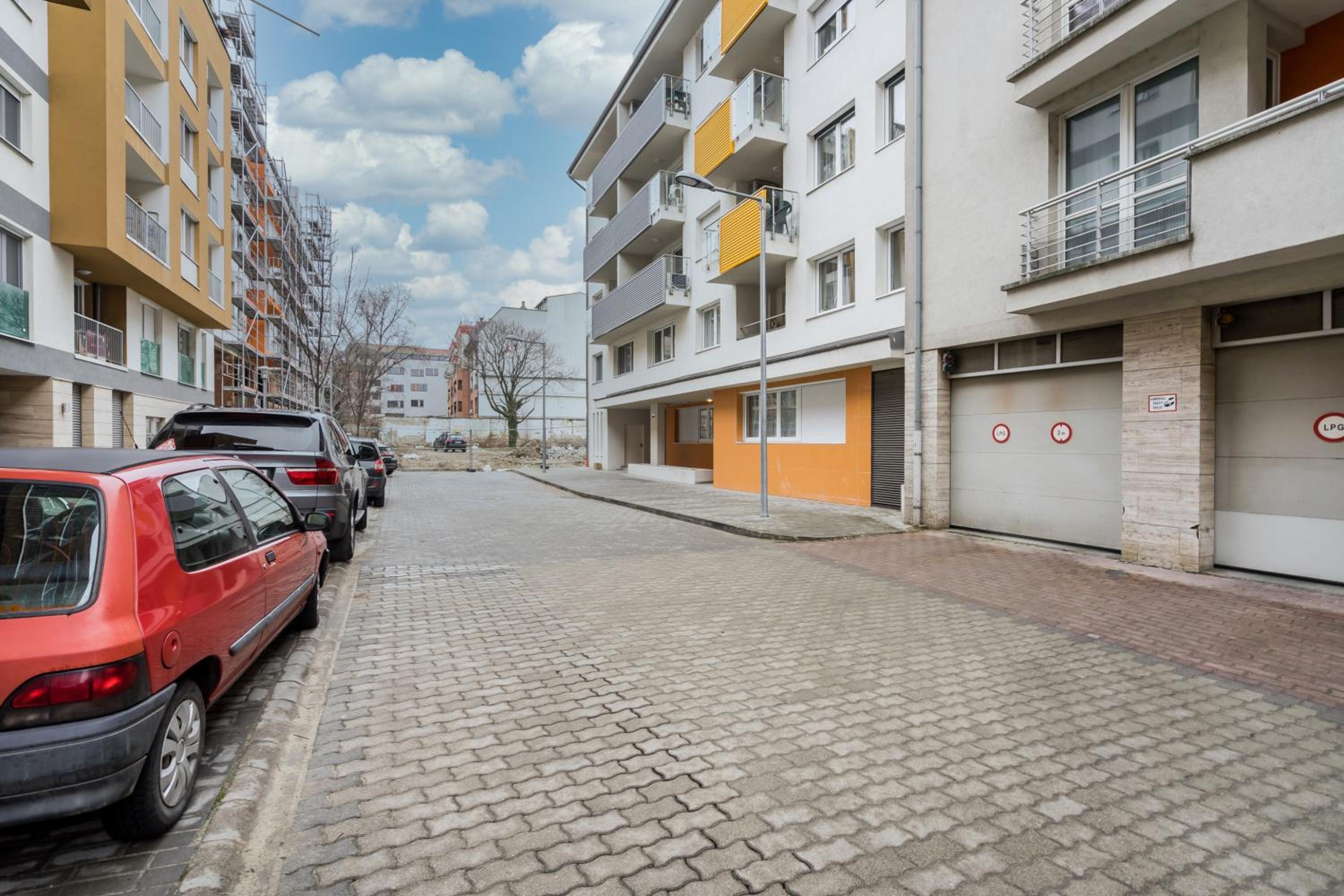 Cosy Home close to the center with PARKING GARAGE view 4