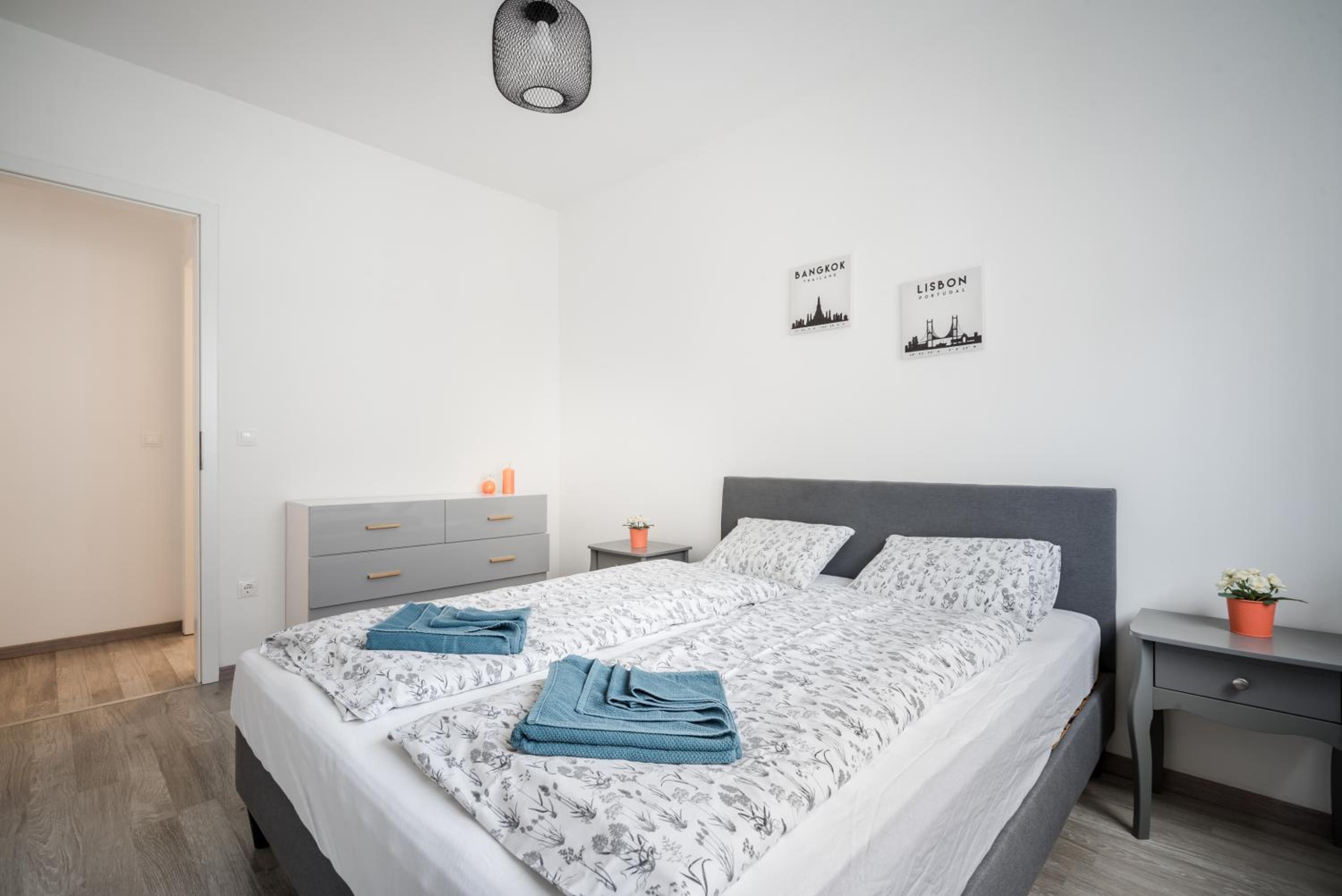 Cosy Home close to the center with PARKING GARAGE view 5