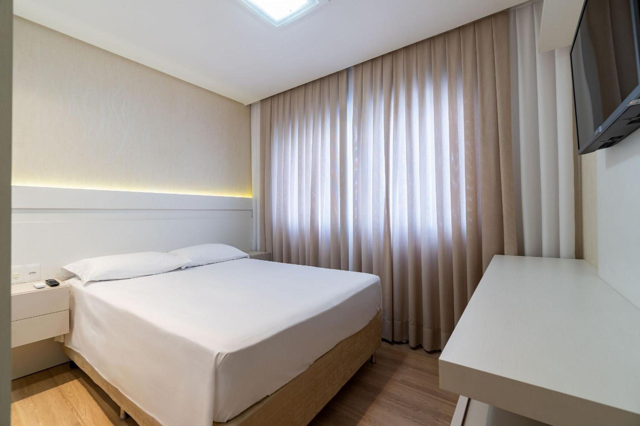 Varandas do Atlântico - Apartamento Impecável em Condomínio Pé na Areia