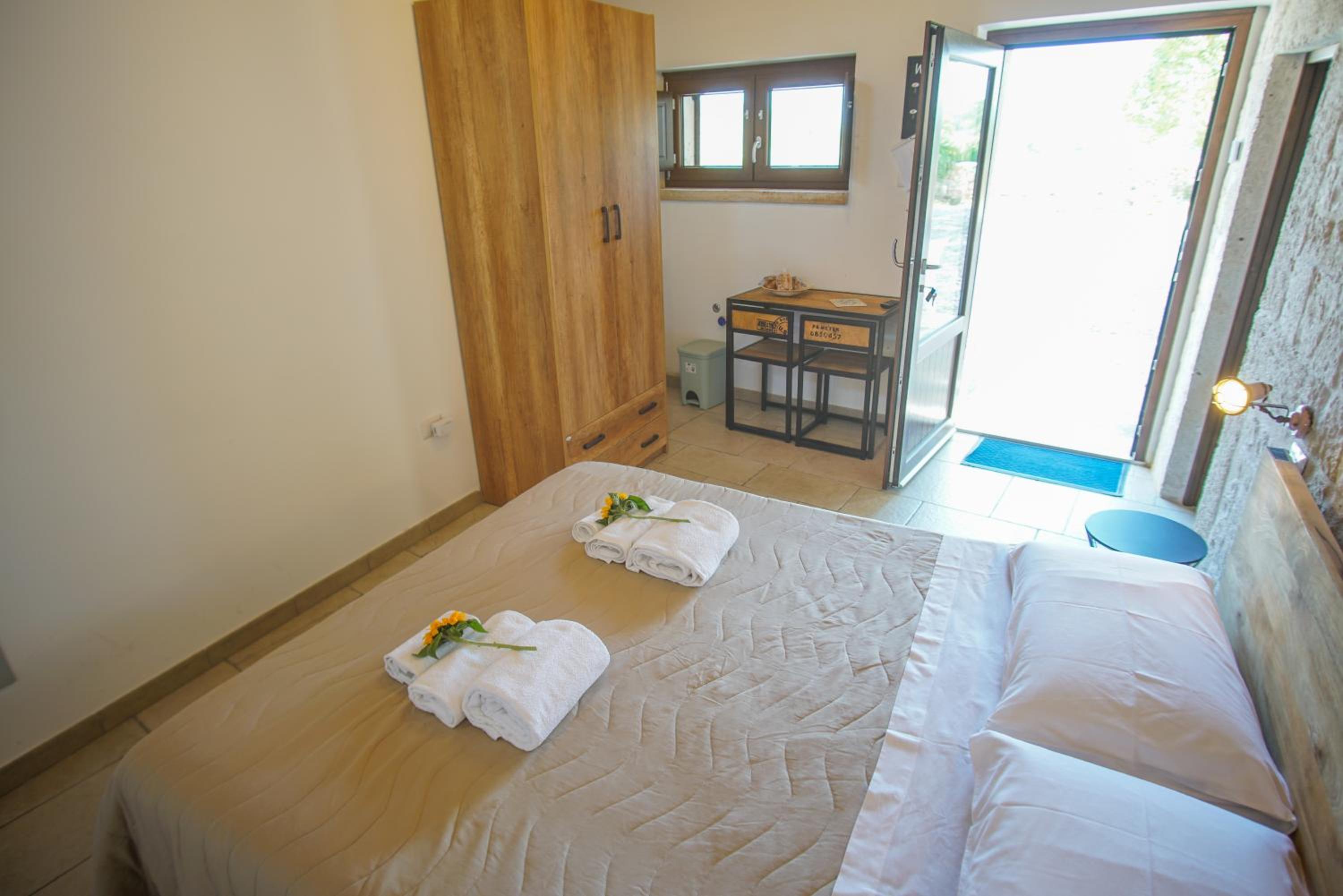Photo 48
