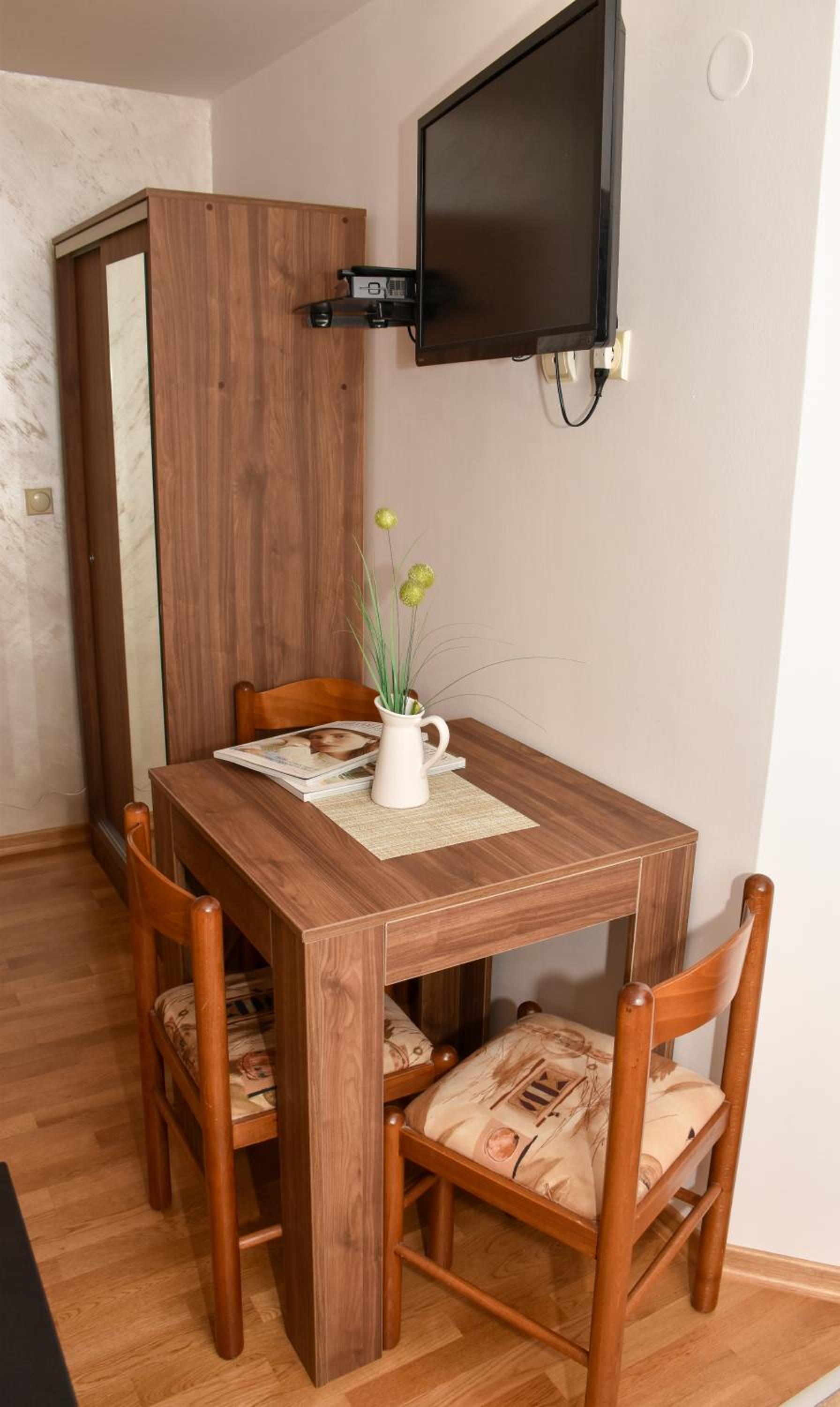Photo 42