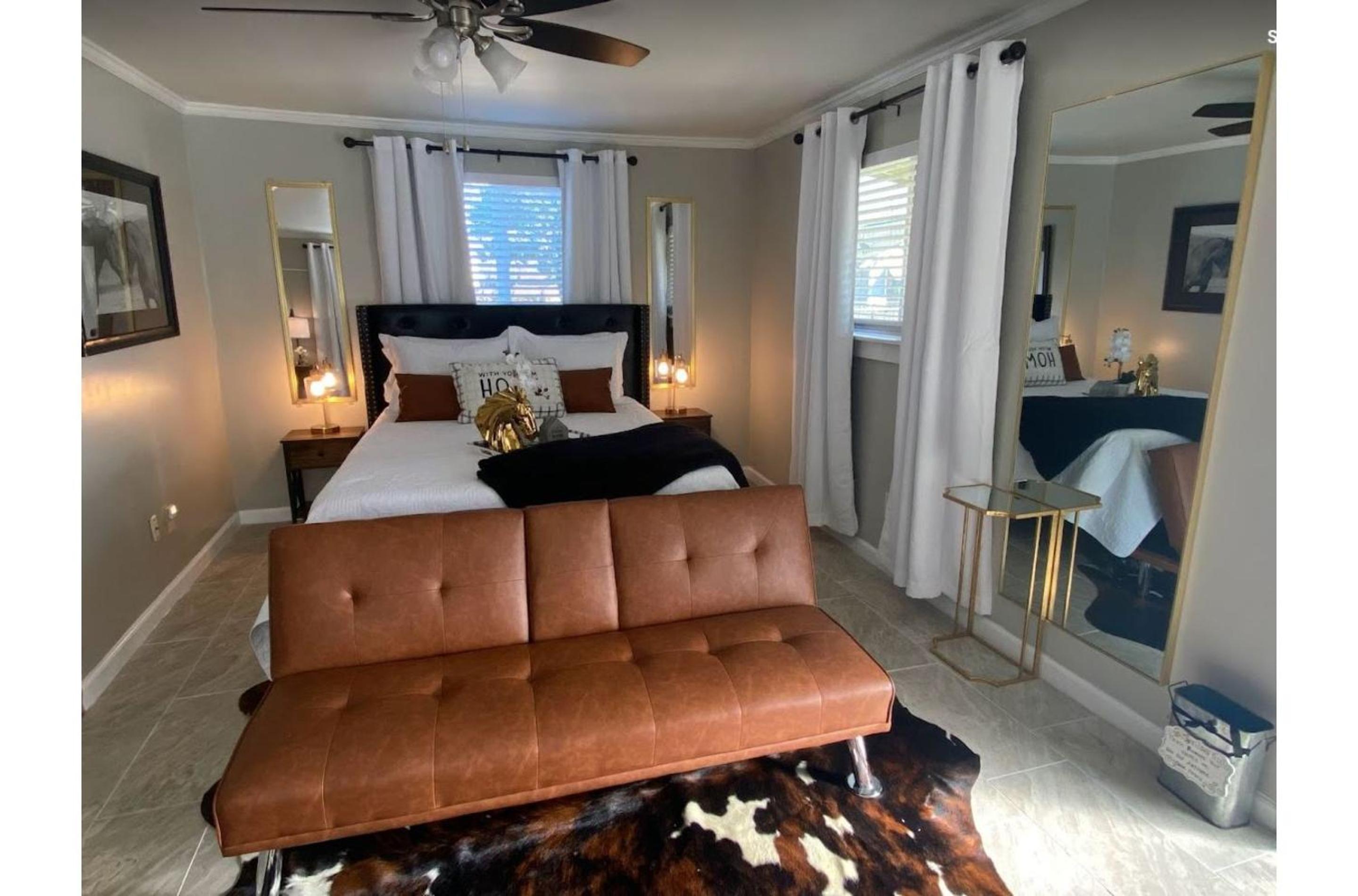 Stunning Cozy Downtown Guesthouse view 3