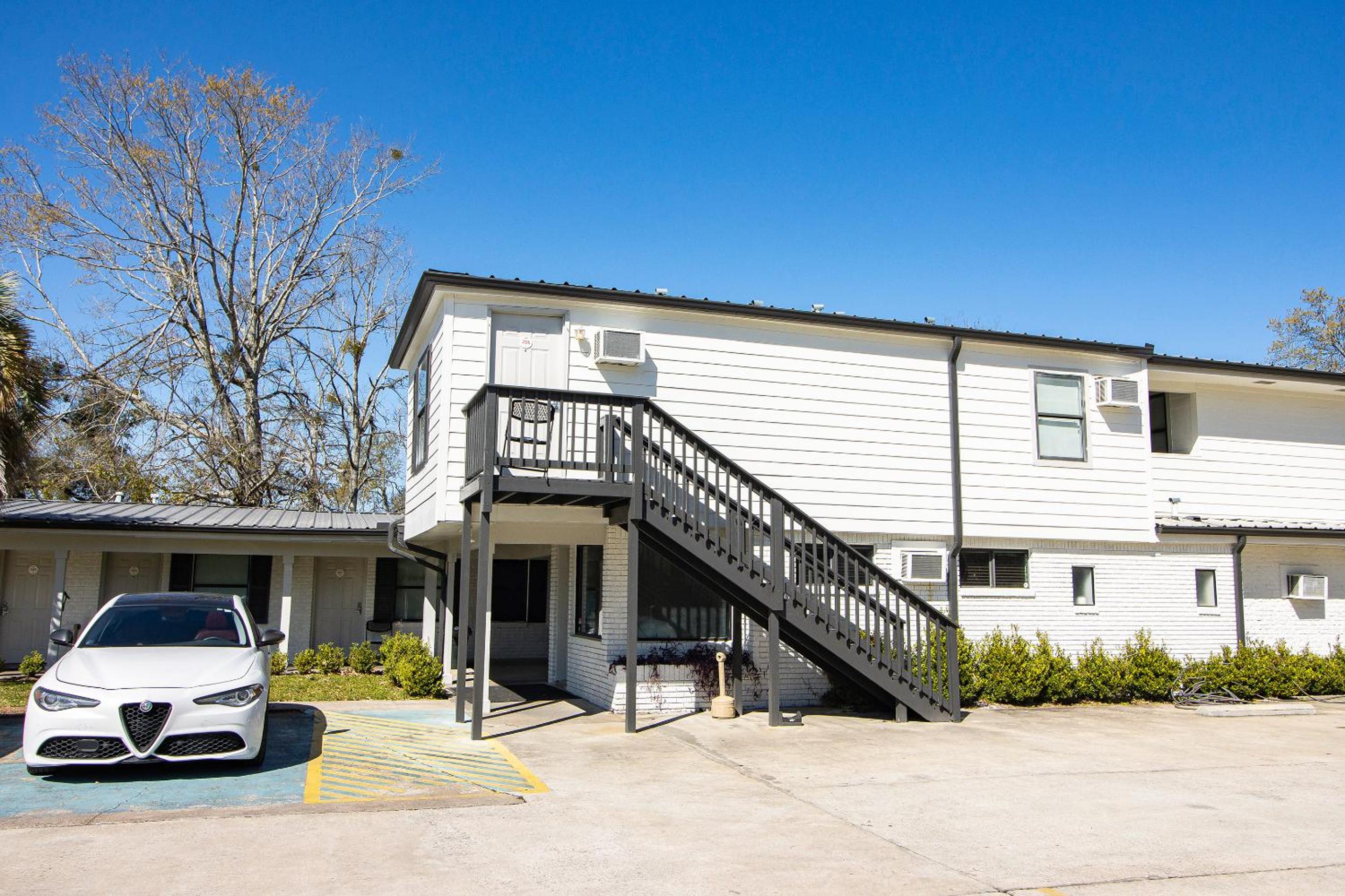 OYO Hotel Sulphur LA Hwy 90 West view 2