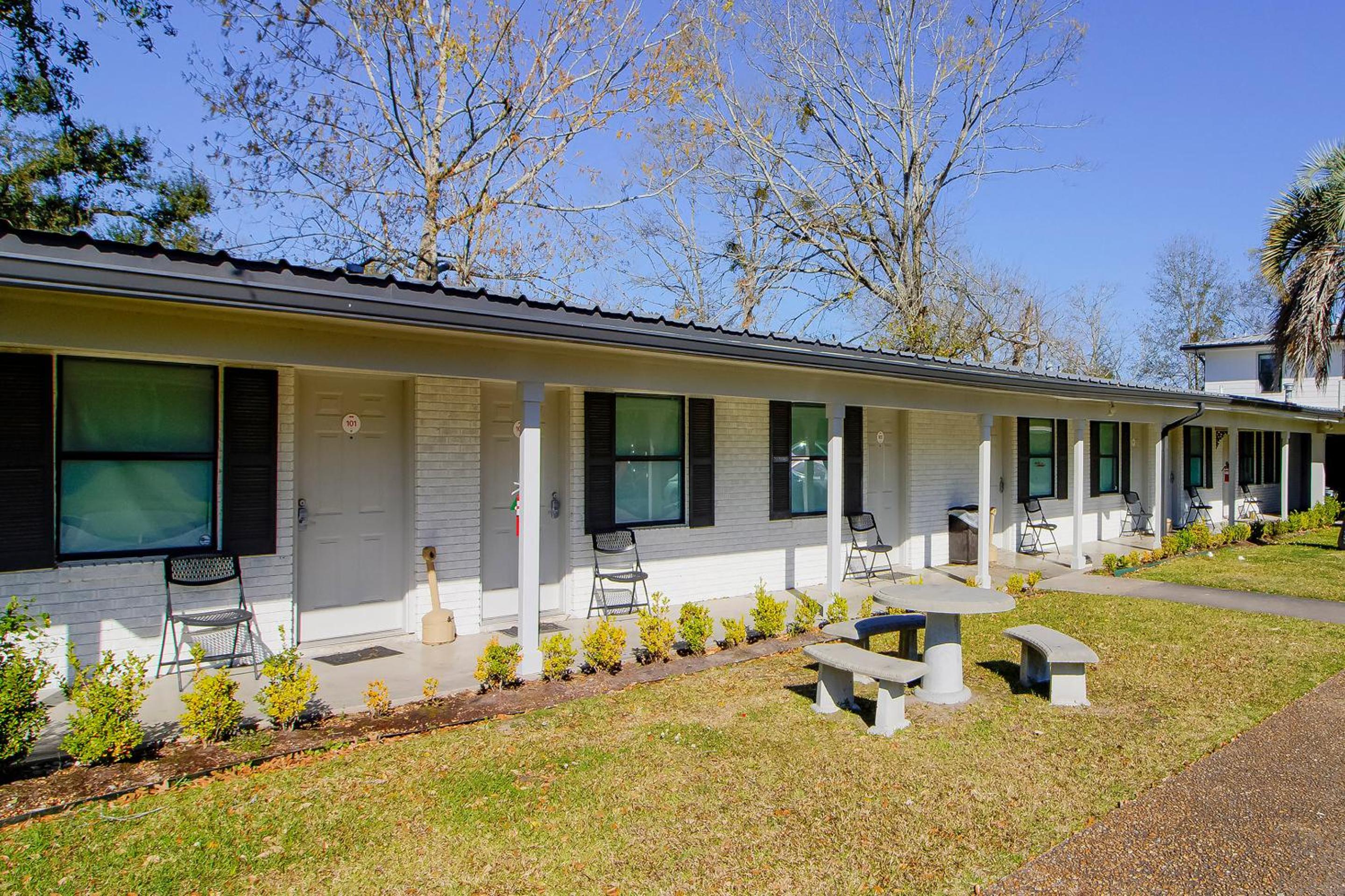 OYO Hotel Sulphur LA Hwy 90 West view 5