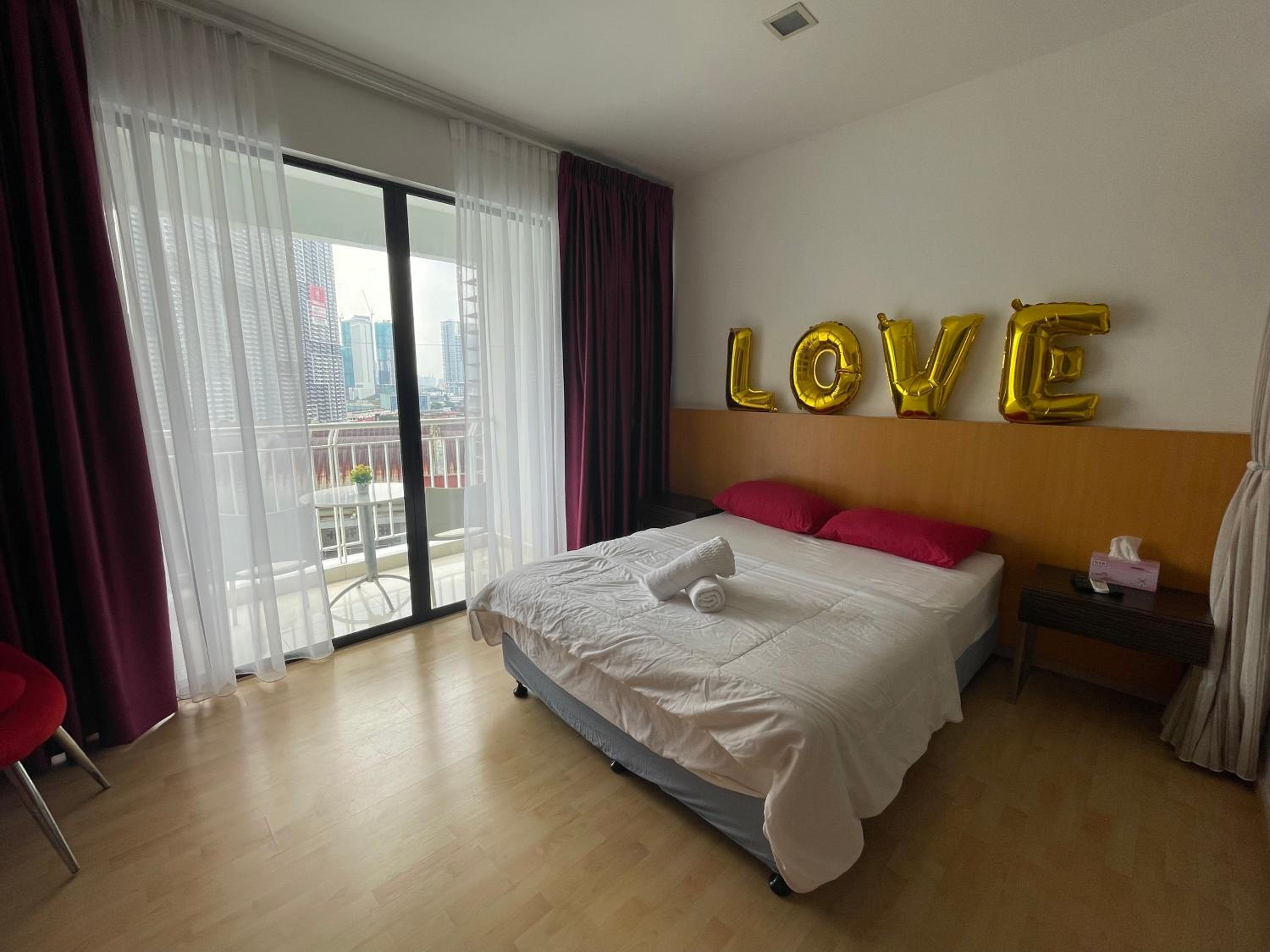 Private Jacuzzi Staycation at KL City 712
