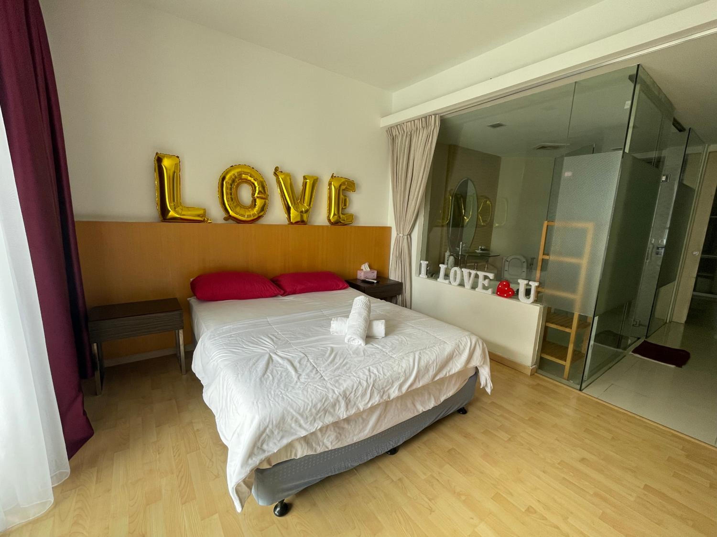 Private Jacuzzi Staycation at KL City 712