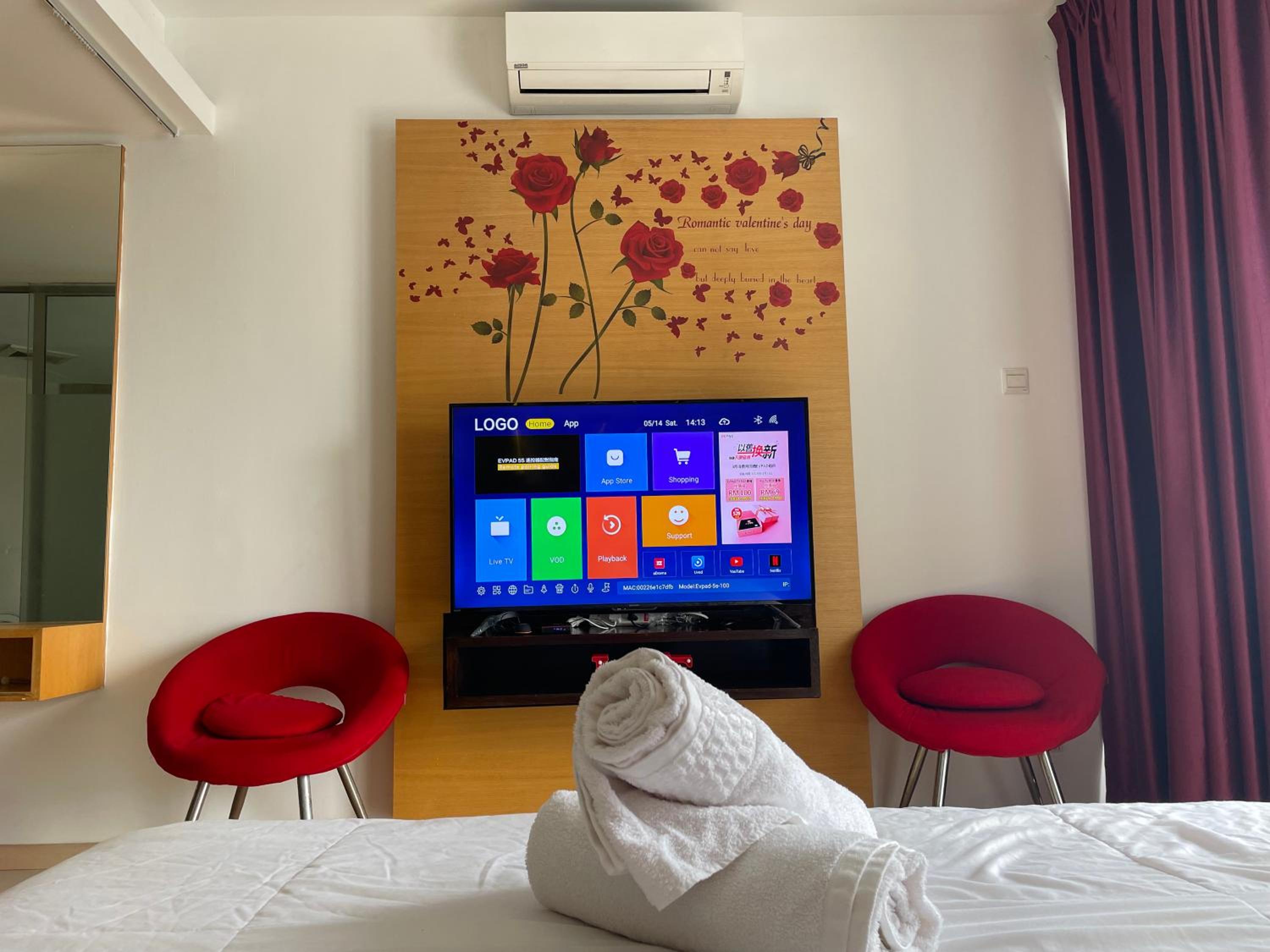 Private Jacuzzi Staycation at KL City 712