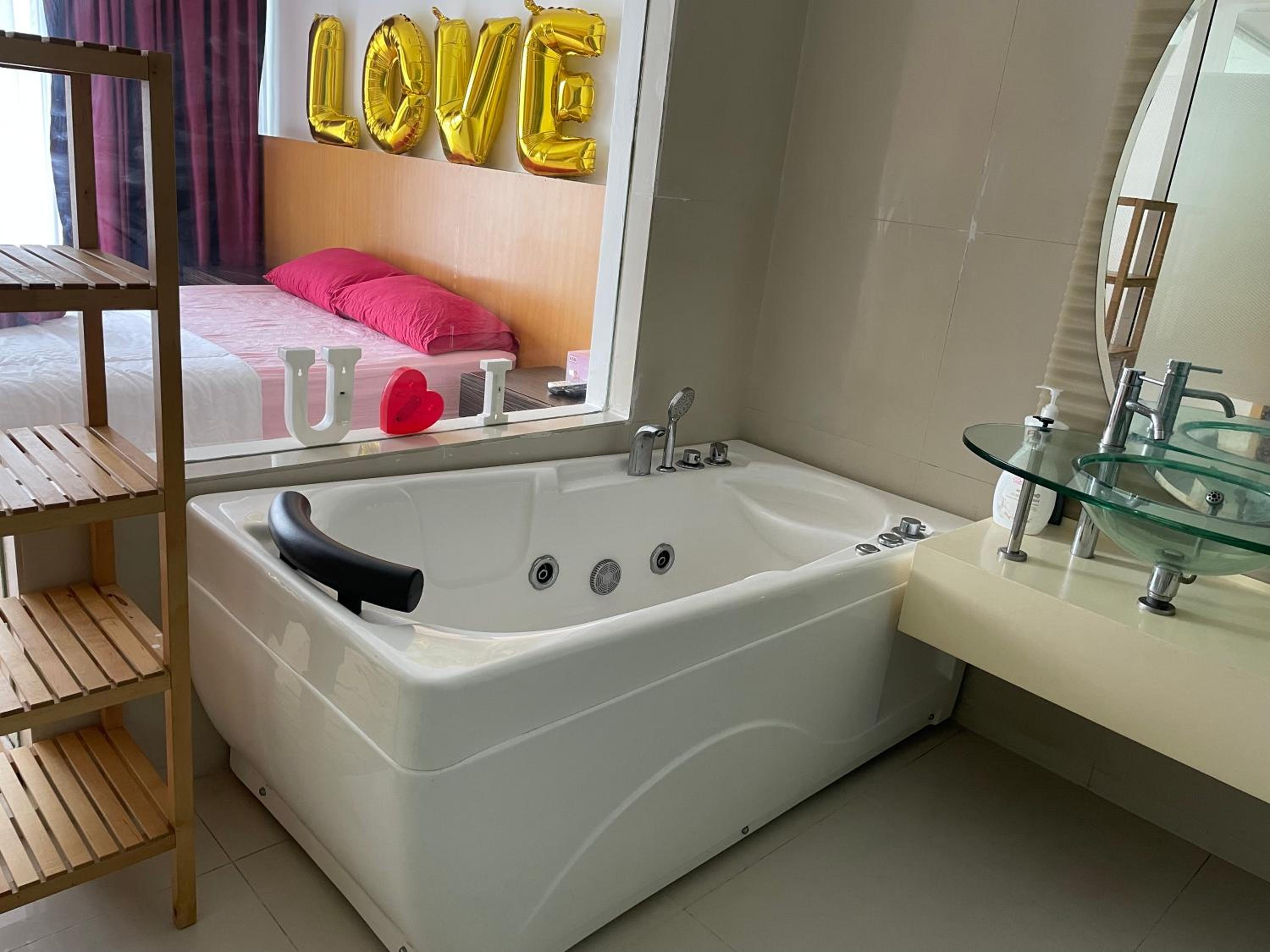 Private Jacuzzi Staycation at KL City 712