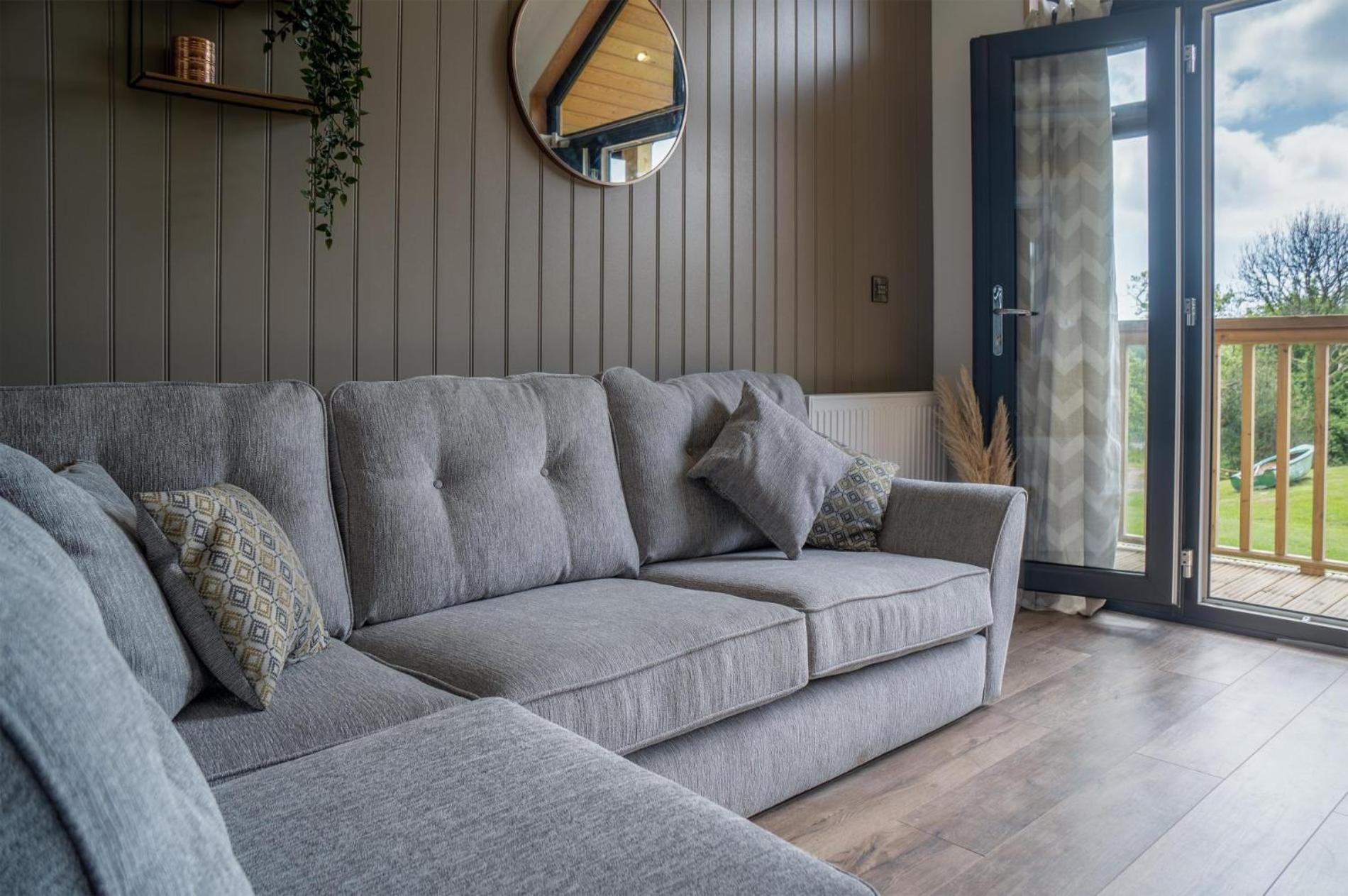 Cabin In The Woods - 1 Bedroom Lodge - Kilgetty view 5