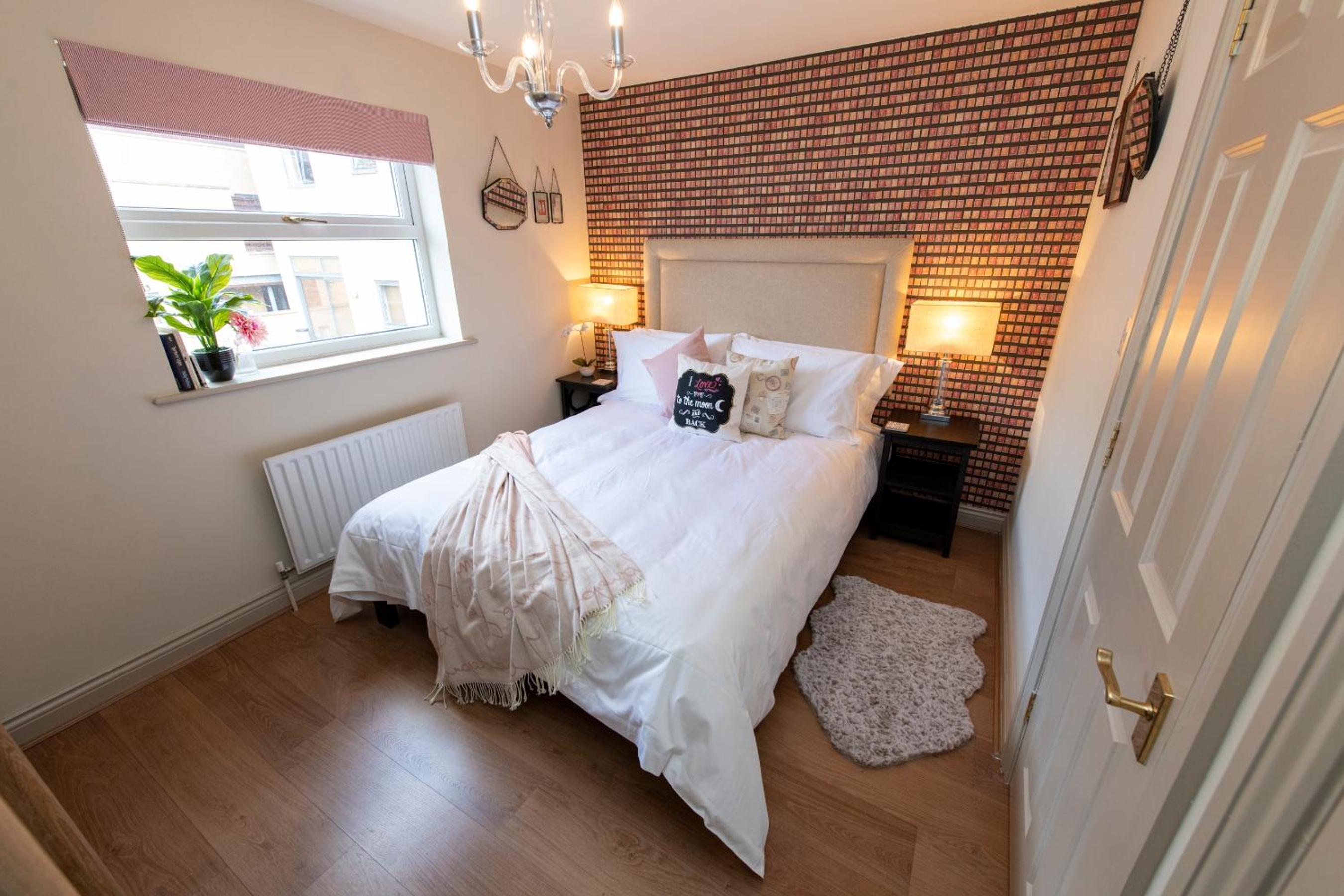 3 Bedroom House - a very British place to stay - near city centre ! view 3