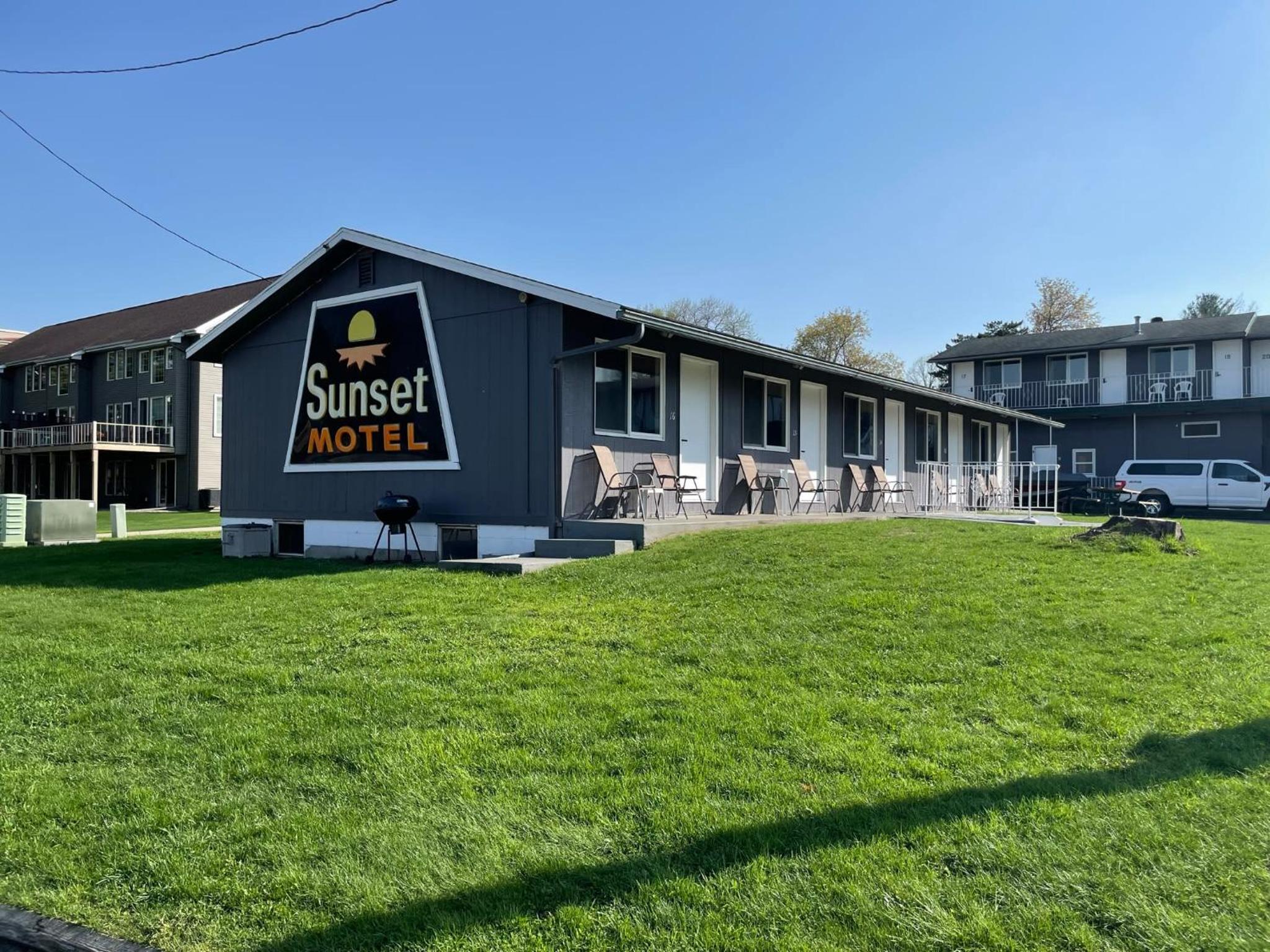 3 Bedroom House with Lake Pepin views with access to shared pool view 5