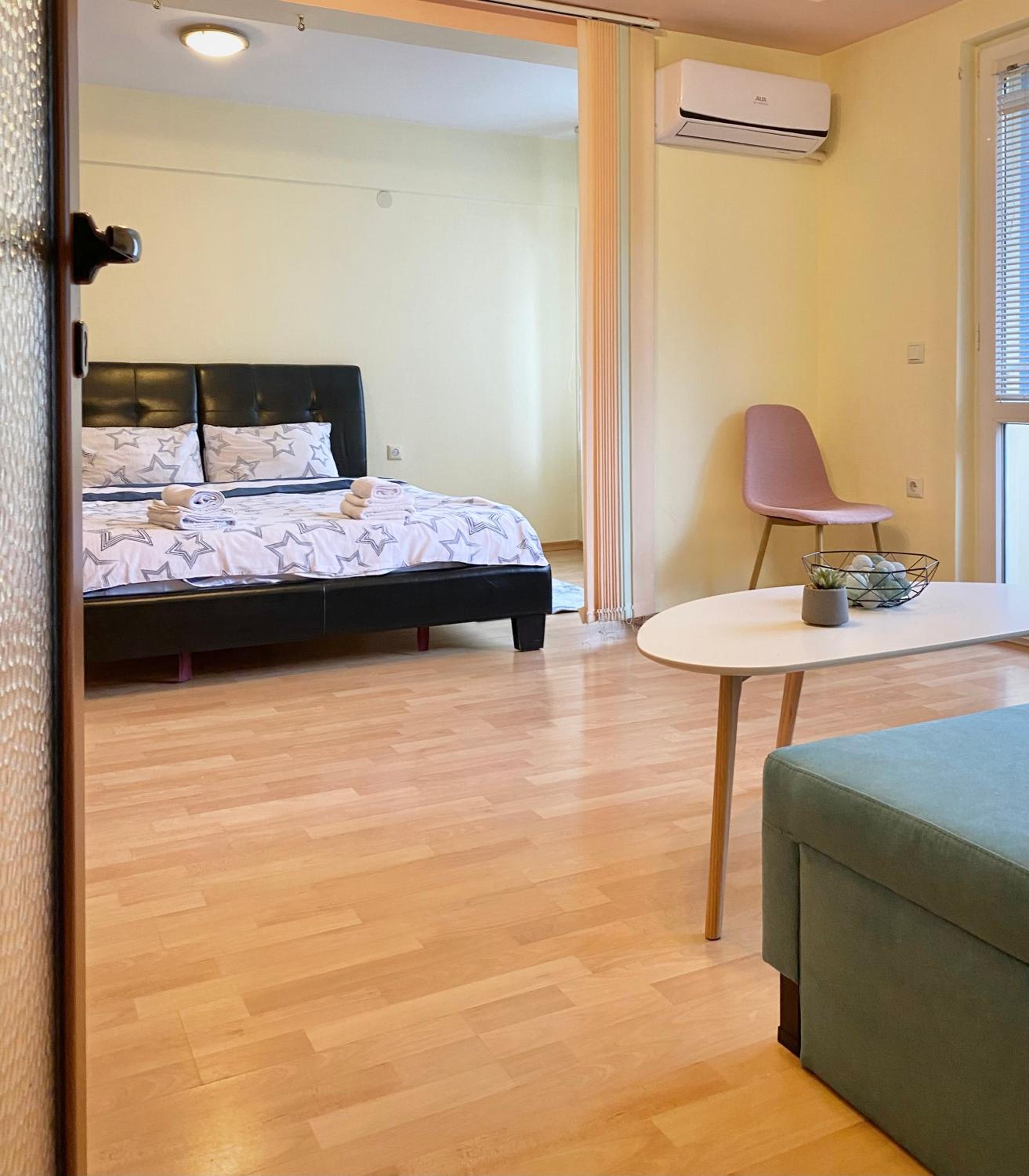 Apartment with TV & Wi-Fi