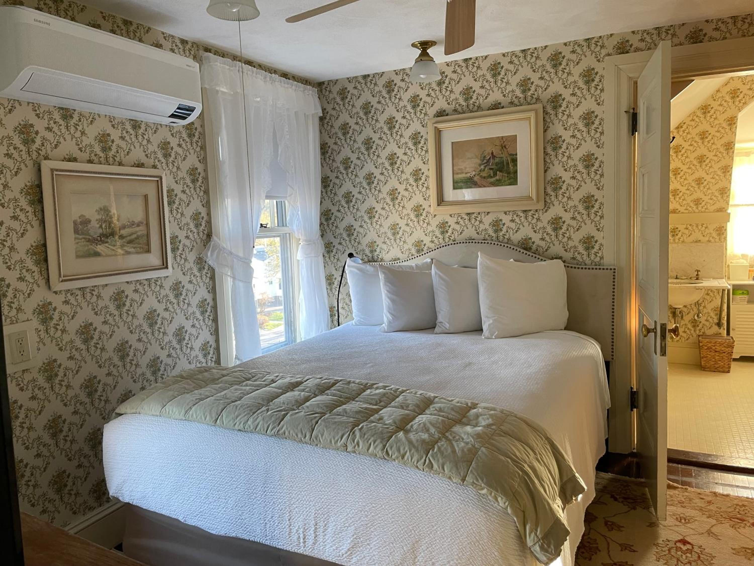 Moseley Cottage Inn and The Town Motel