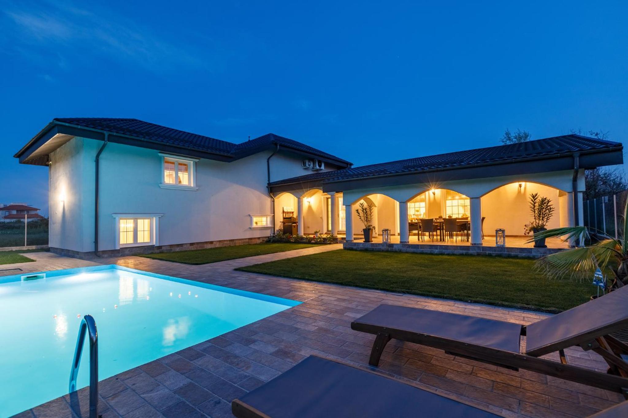 Pool House Mamaia view 4