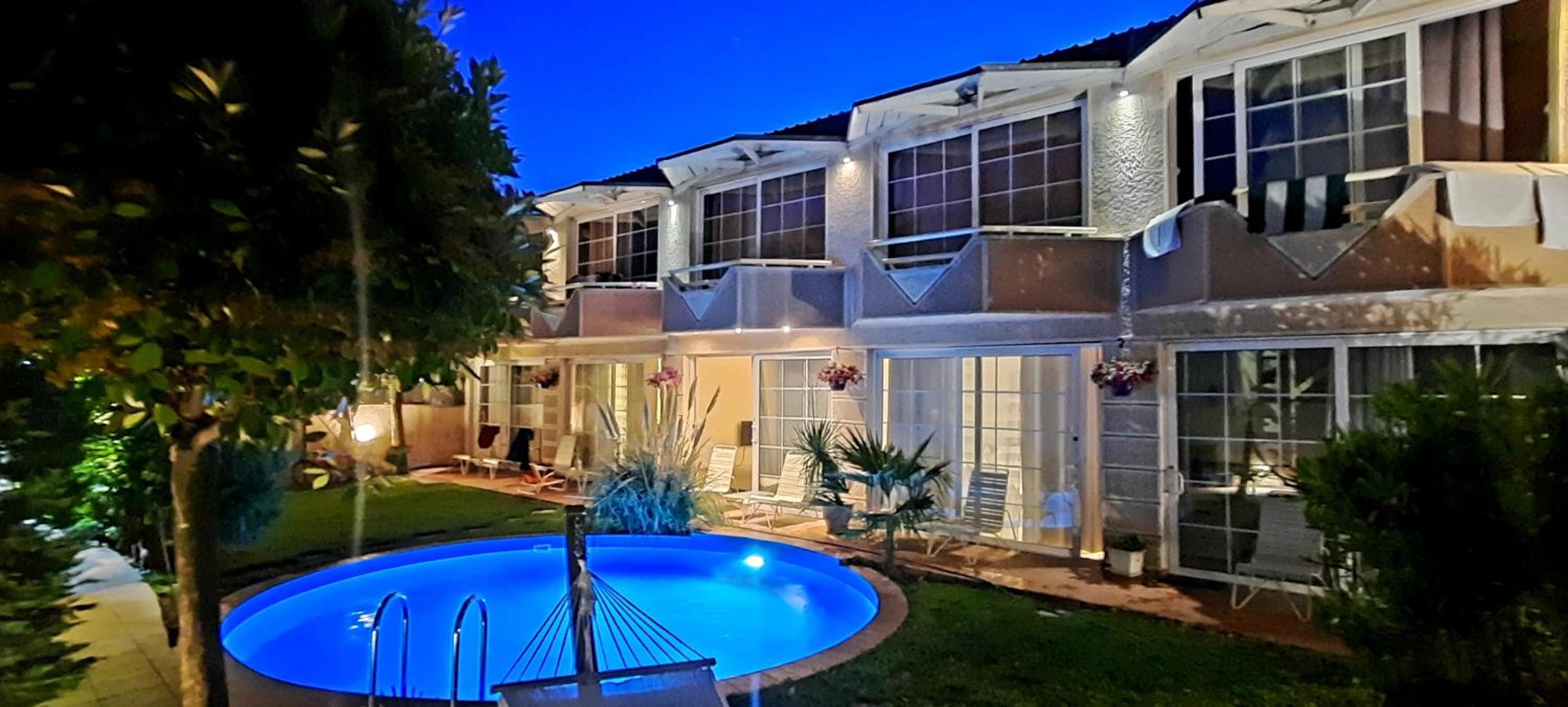 Aloha Apartments with pool view 2