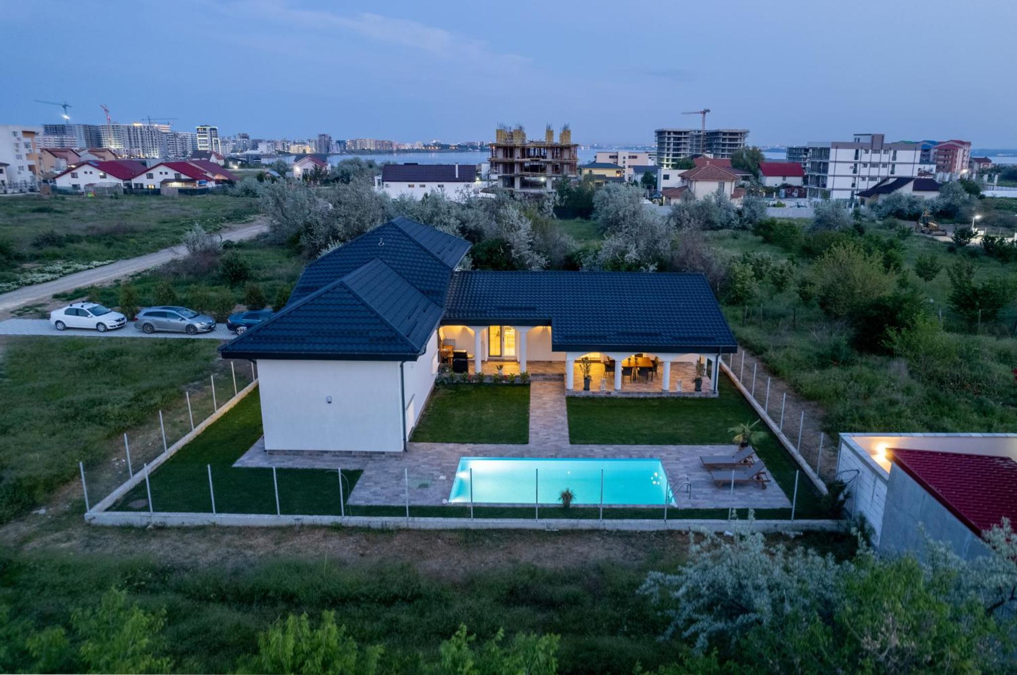 Pool House Mamaia view 5
