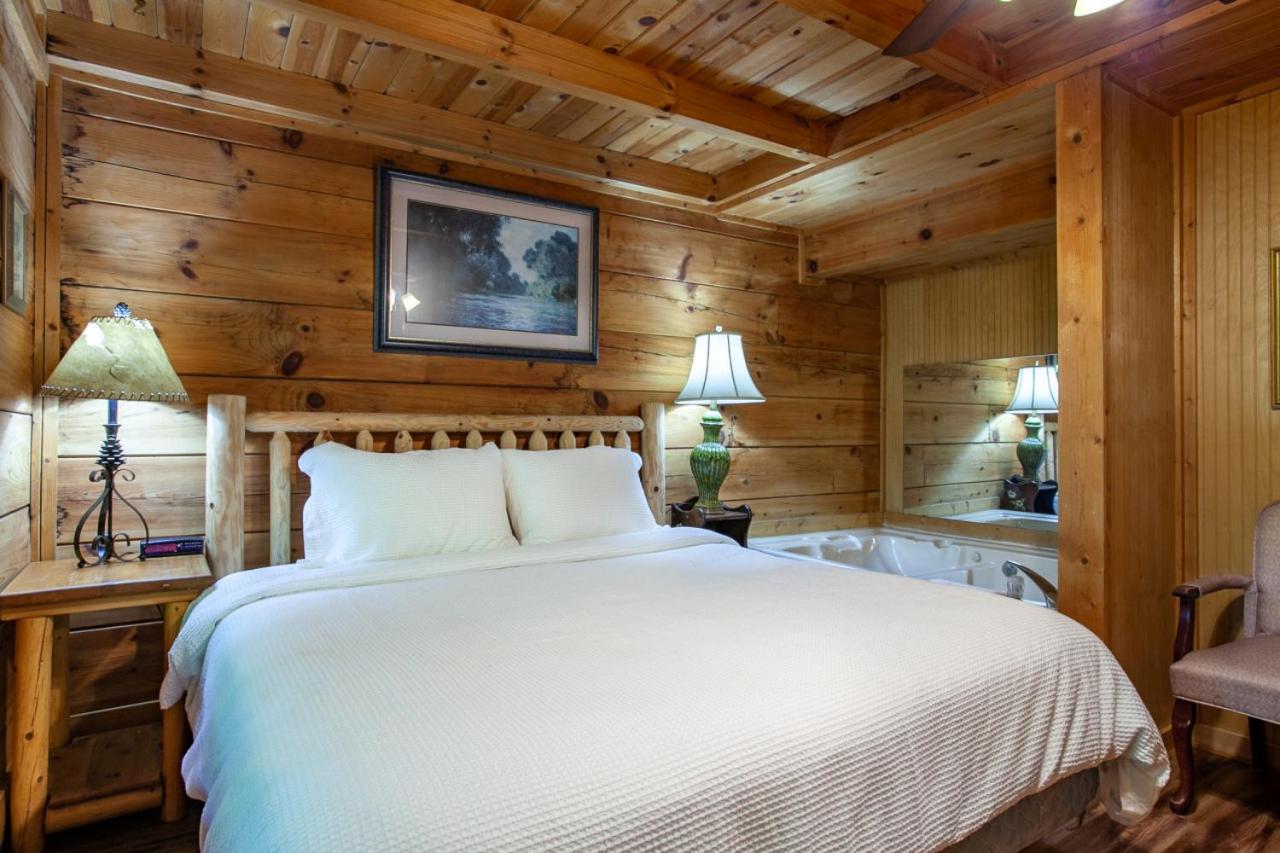 The Hartland - Hot Tub, Jacuzzi, Fireplace