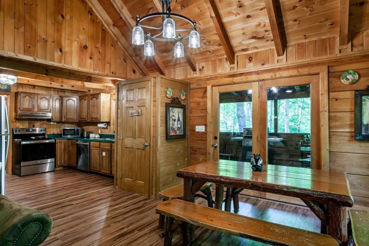The Hartland - Hot Tub, Jacuzzi, Fireplace