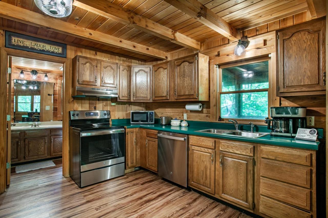 The Hartland - Hot Tub, Jacuzzi, Fireplace
