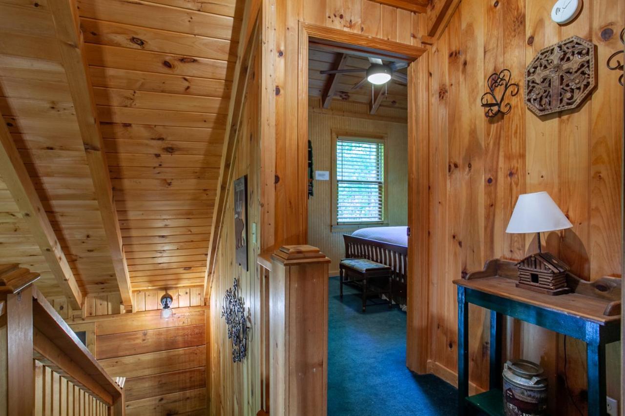 The Hartland - Hot Tub, Jacuzzi, Fireplace