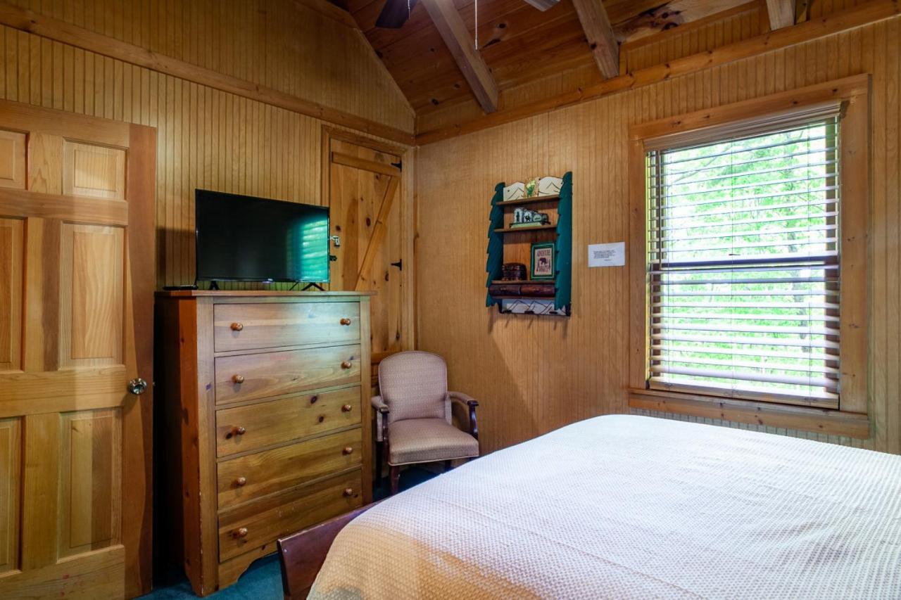 The Hartland - Hot Tub, Jacuzzi, Fireplace