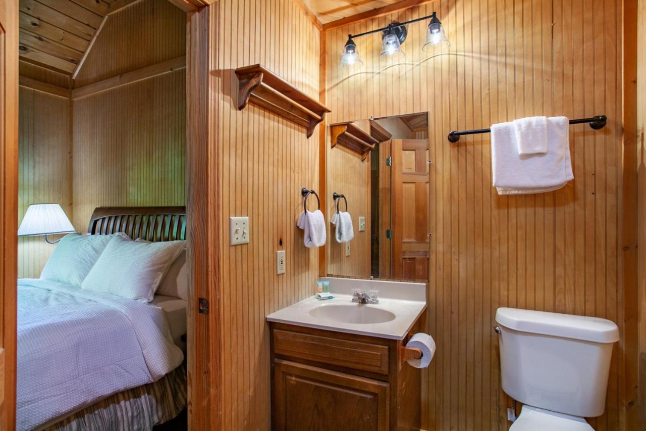 The Hartland - Hot Tub, Jacuzzi, Fireplace