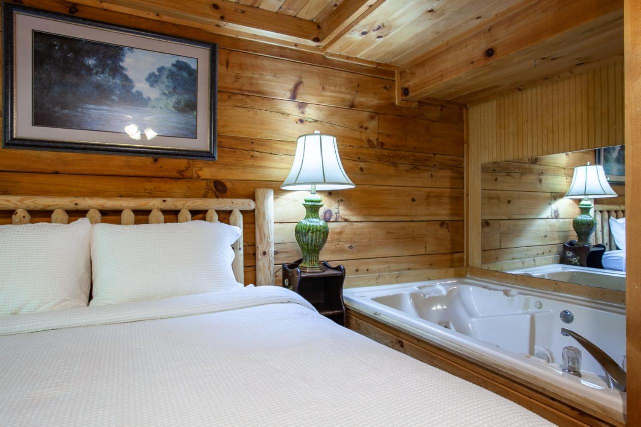 The Hartland - Hot Tub, Jacuzzi, Fireplace