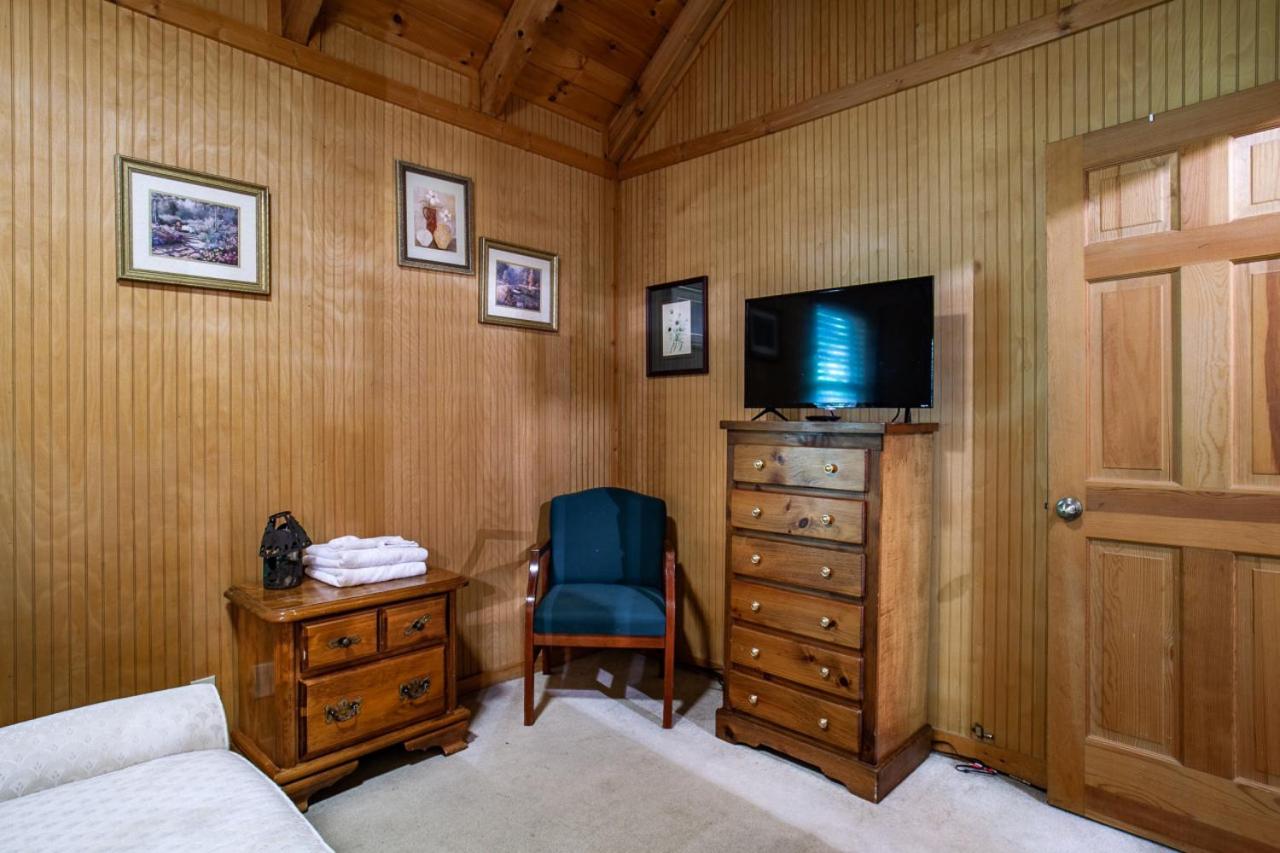 The Hartland - Hot Tub, Jacuzzi, Fireplace