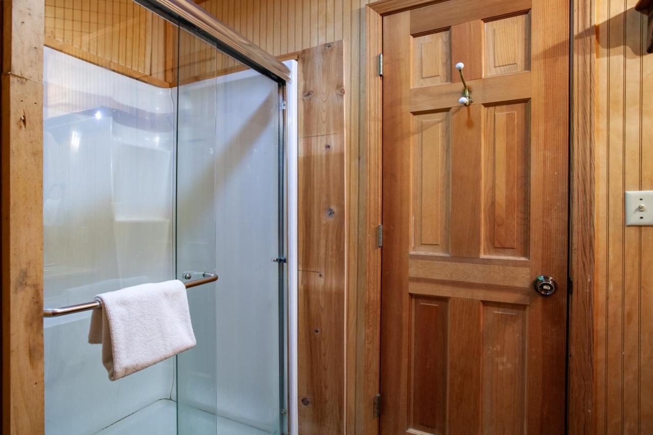 The Hartland - Hot Tub, Jacuzzi, Fireplace
