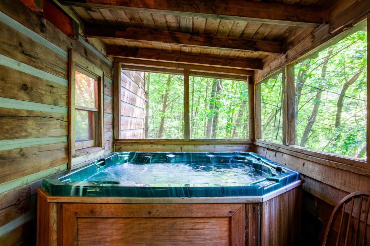 The Hartland - Hot Tub, Jacuzzi, Fireplace