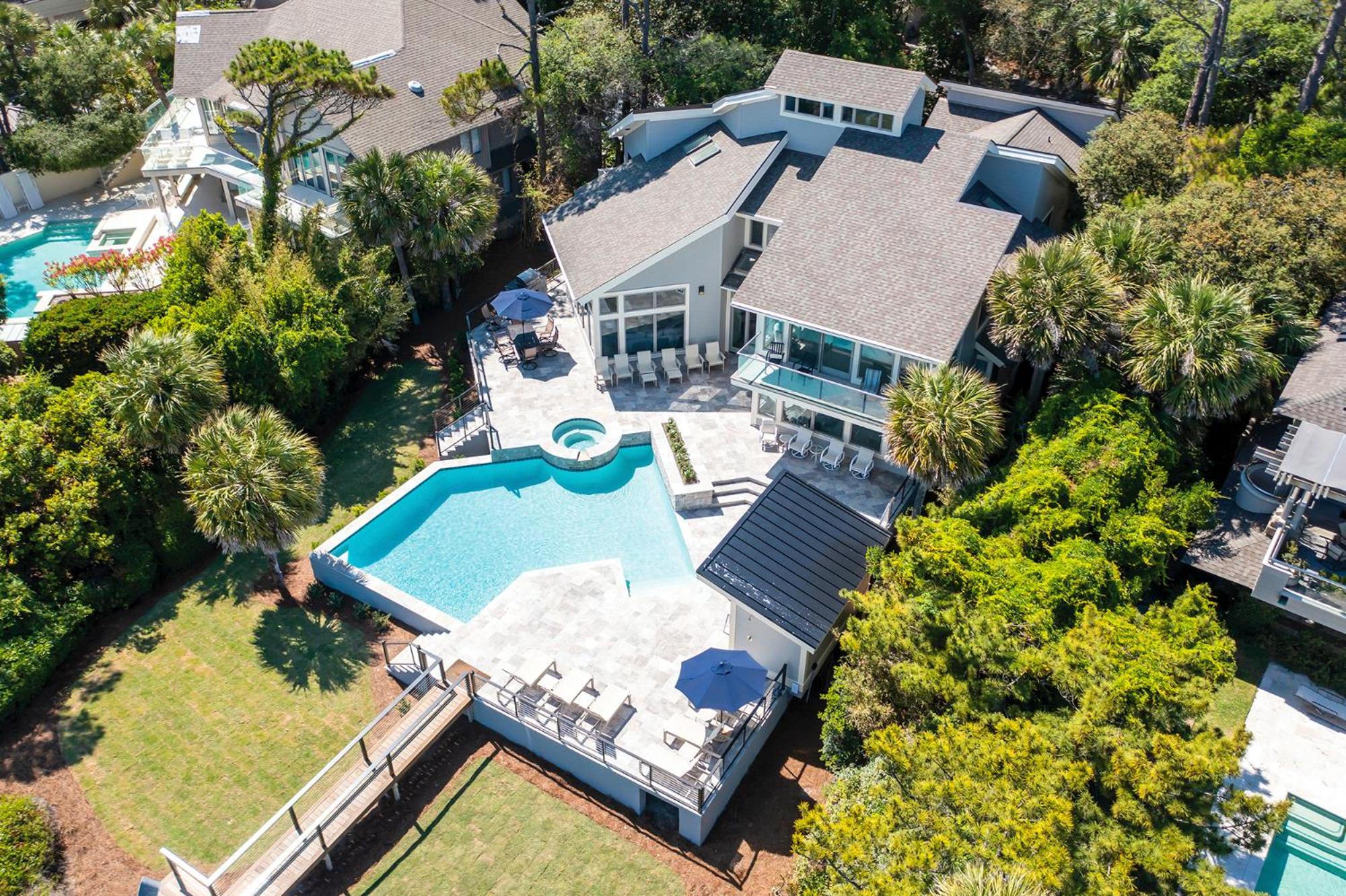 Luxury Oceanfront 7 BR 7 BA Wonderful Pool Deck Beach gear and bike rentals included view 3
