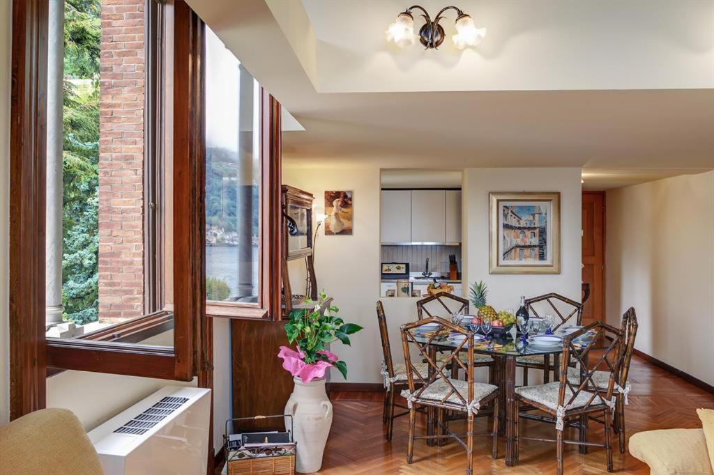 CHARMING APARTMENT LAKE FRONT