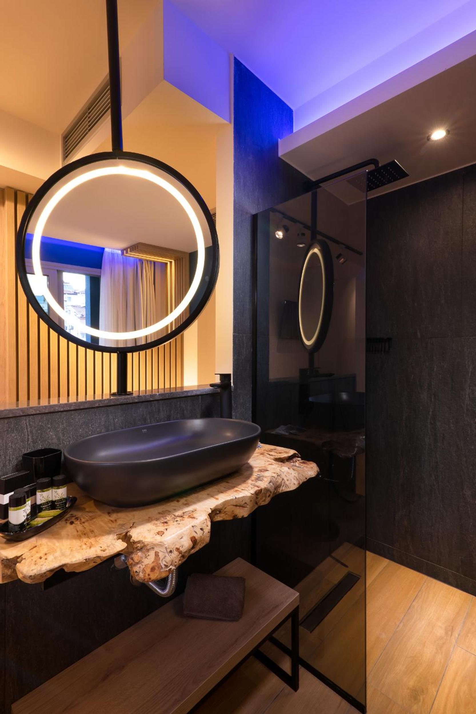 SKS Luxury Suites & Rooms