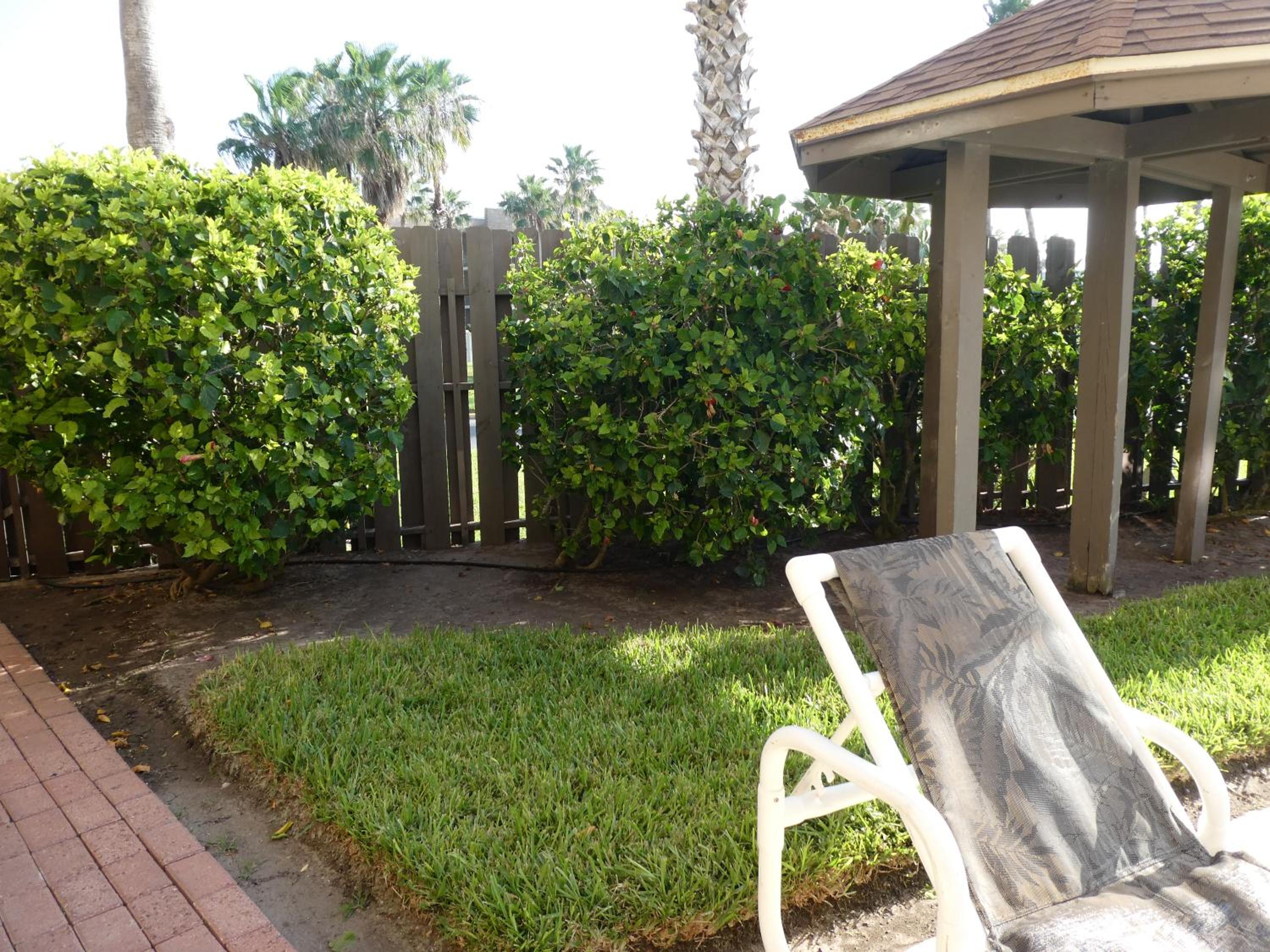 Beachside Bungalow: Surfside I #104