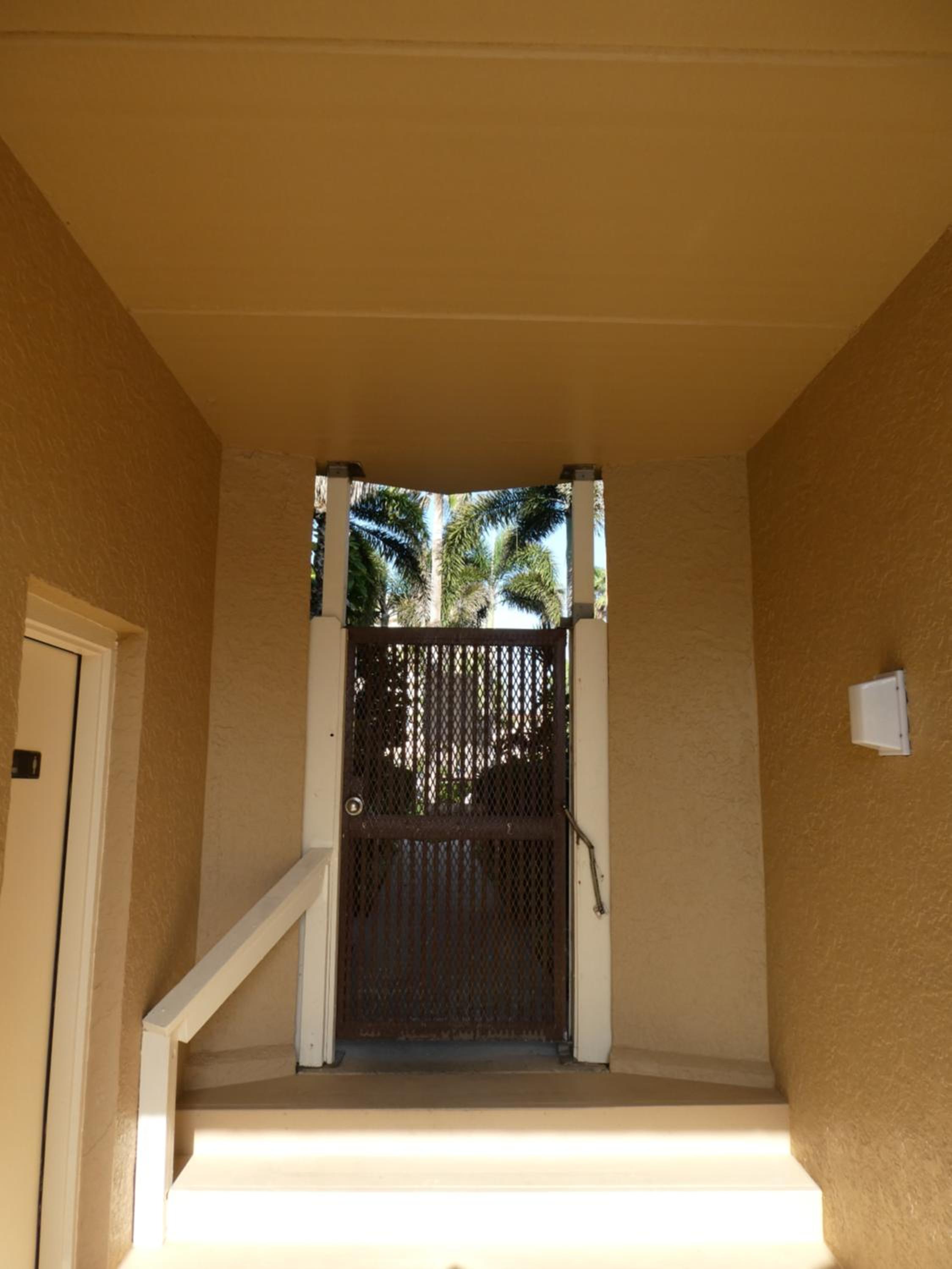 Beachside Bungalow: Surfside I #104