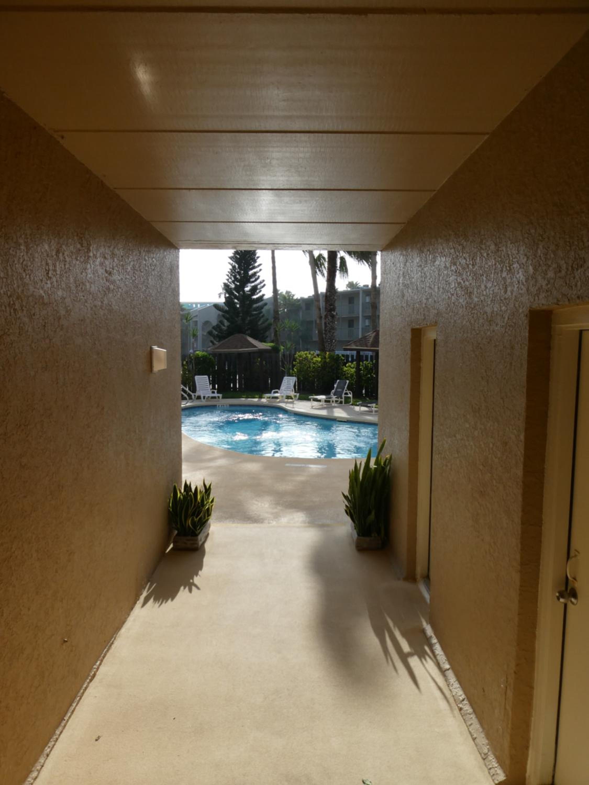 Beachside Bungalow: Surfside I #104